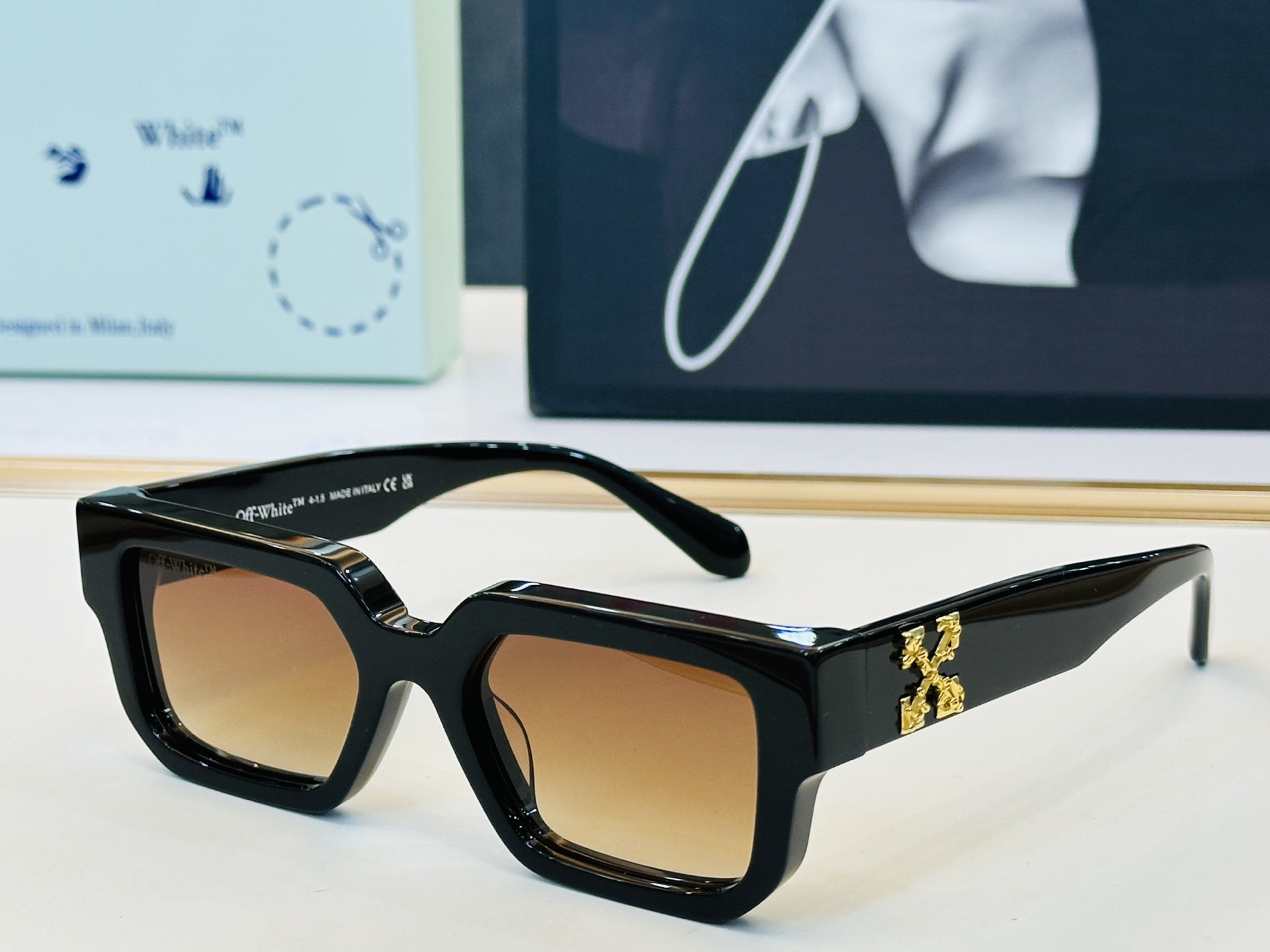 官网款 OFF WHITE MODEL:OERI146 SIZE: 52口19-145 时尚太阳镜 J潮