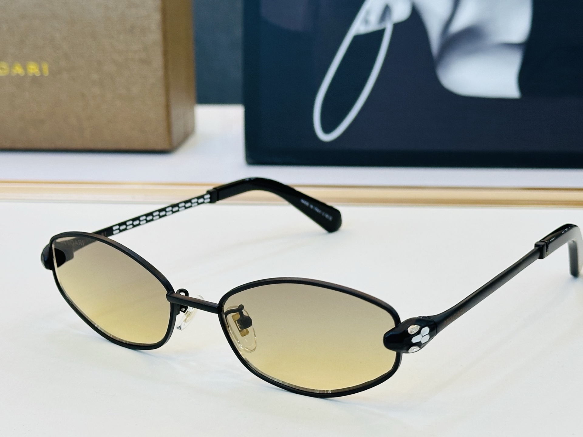 🆕款 官网同售 宝格家 BV👍 Size ：55口18-140 绝对要买😎品质非常完美 C出街必备