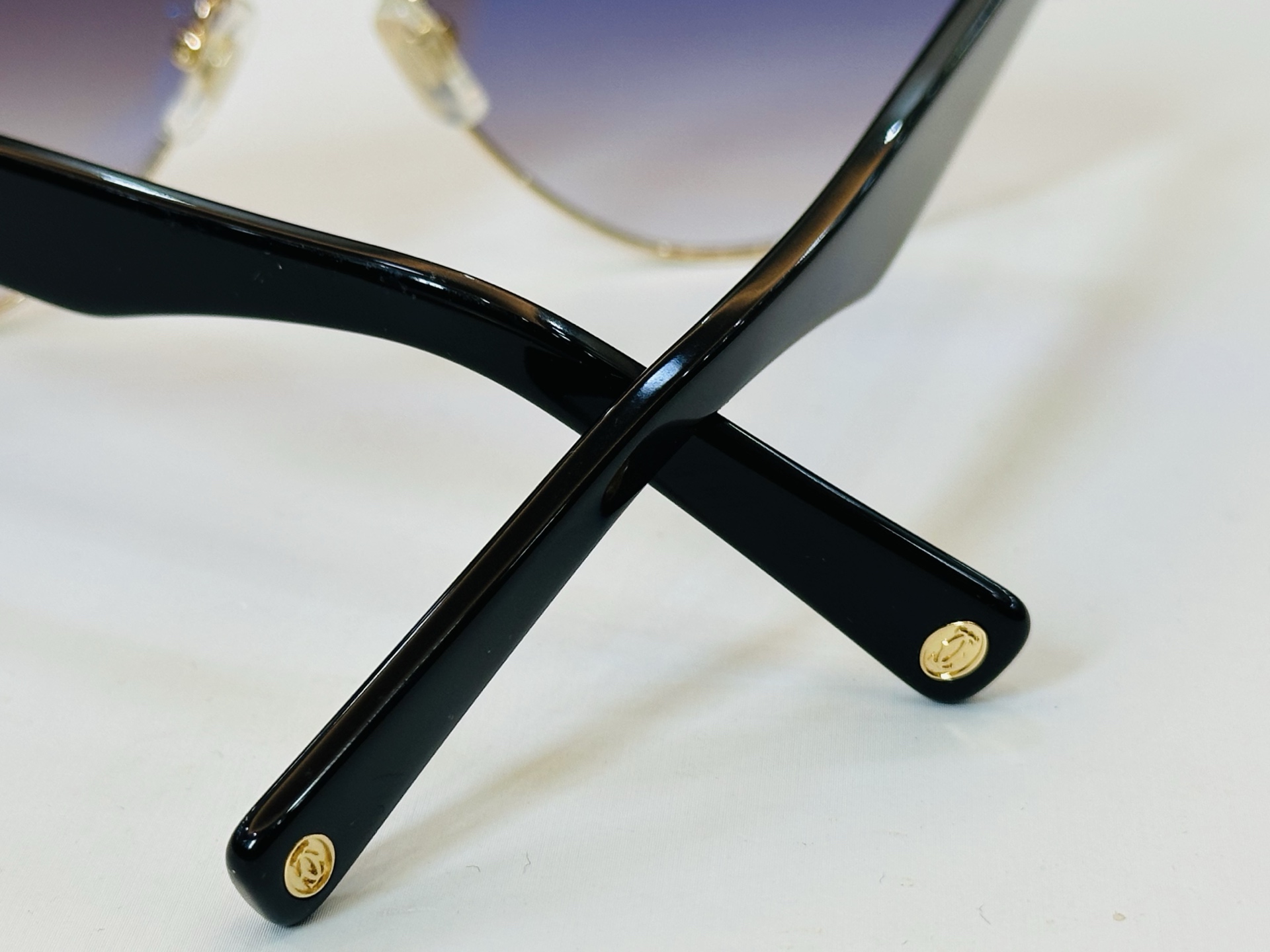 Cartie* 卡家 太阳镜 CT0519S Size：57口18-145电镀工艺精湛气质十足！CC男女