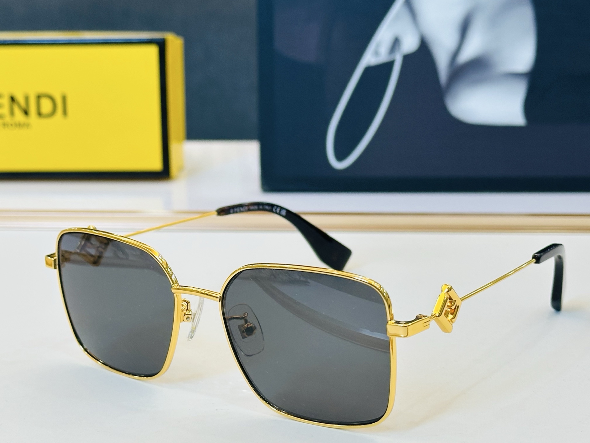 FEND* 芬家 FE50110 Size：53口17-145 👍👍标新立异 👄👄F 适合各种脸型