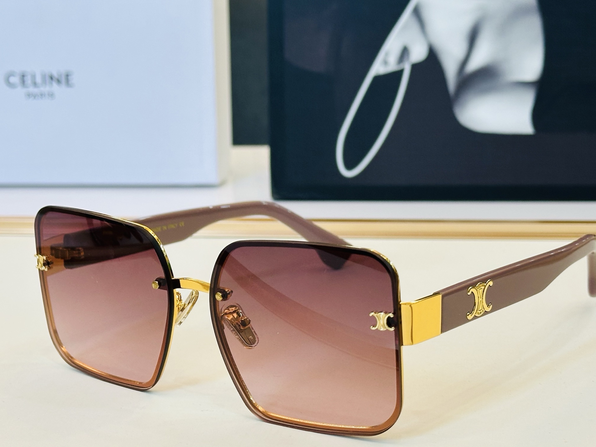 CELINE】赛琳 CL40238 Size：53口20-146 一直热销的款式，欧美风 光泽度好 质感