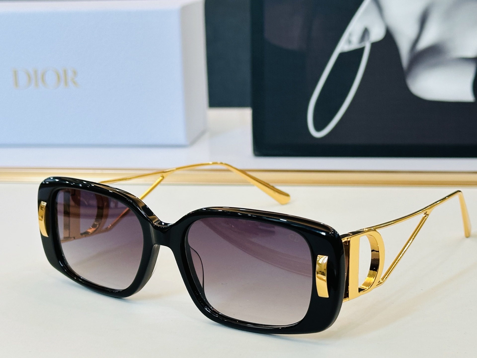 🔻🔻🔻DIO* 迪家 47UCR Size：55口18-140春夏款墨镜 😎🔆。。搭配镜腿精致 bm官网