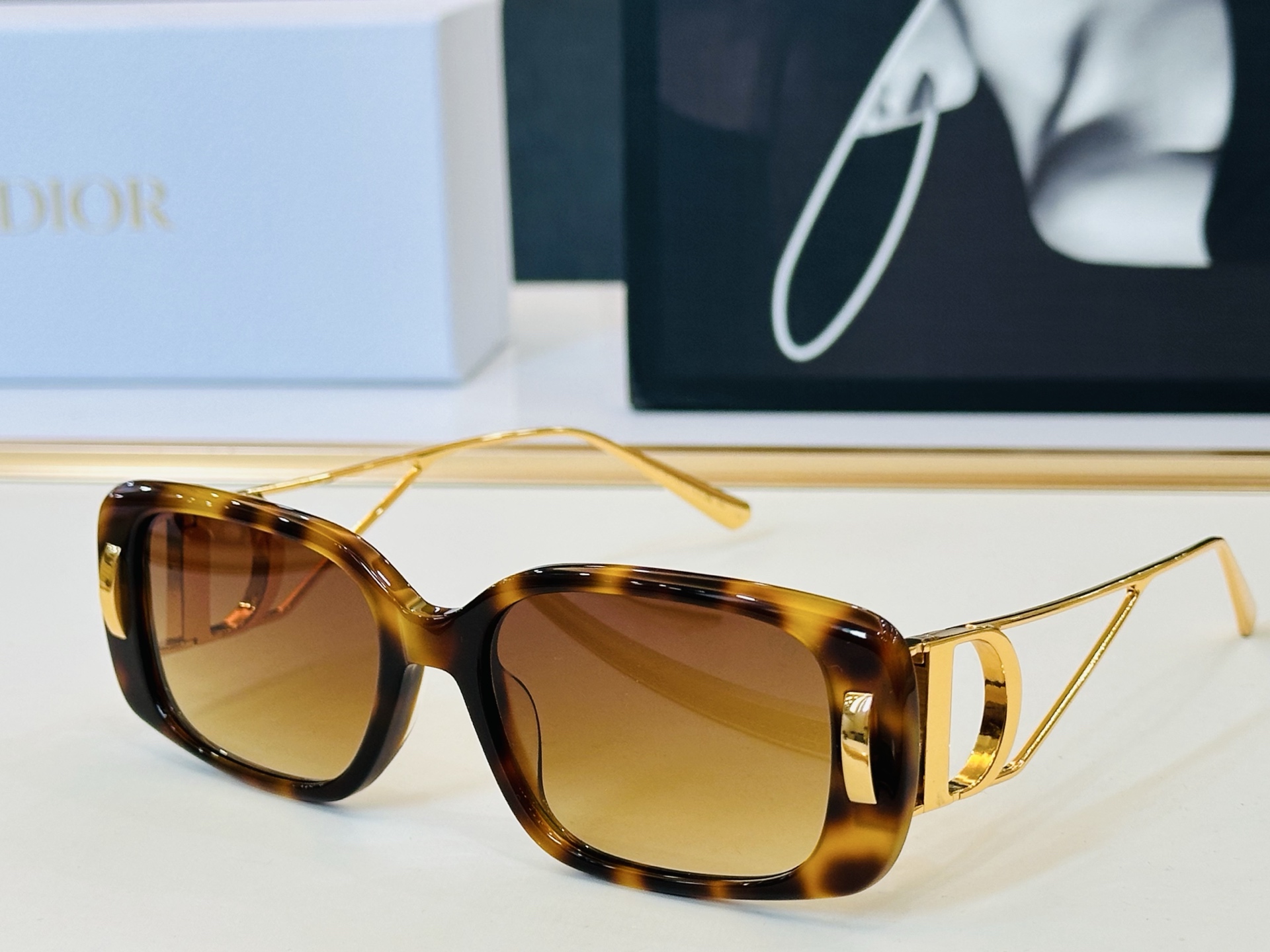 🔻🔻🔻DIO* 迪家 47UCR Size：55口18-140春夏款墨镜 😎🔆。。搭配镜腿精致 bm官网