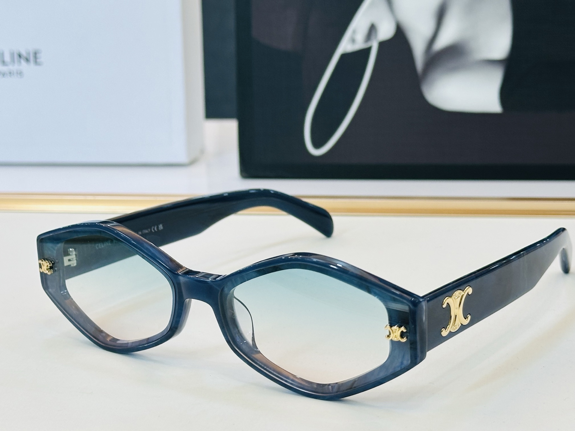 【CELINE】赛琳 CL40339F Size：62口13-145 一直热销的款式 欧美风 L光泽度好