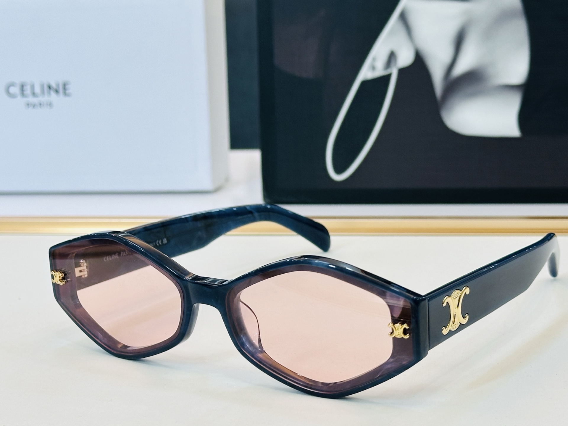 【CELINE】赛琳 CL40339F Size：62口13-145 一直热销的款式 欧美风 L光泽度好