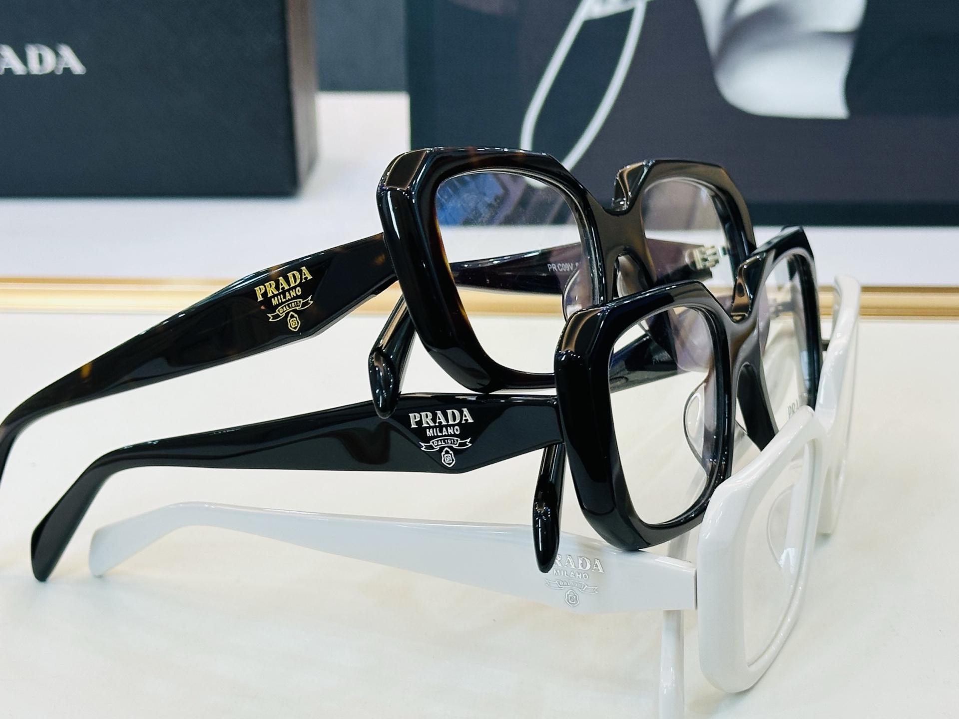 🔺PRAD*🔻普家 PR C09V Size：53口19-145 眼镜系列堪称精湛制作 彰显独特个 一最