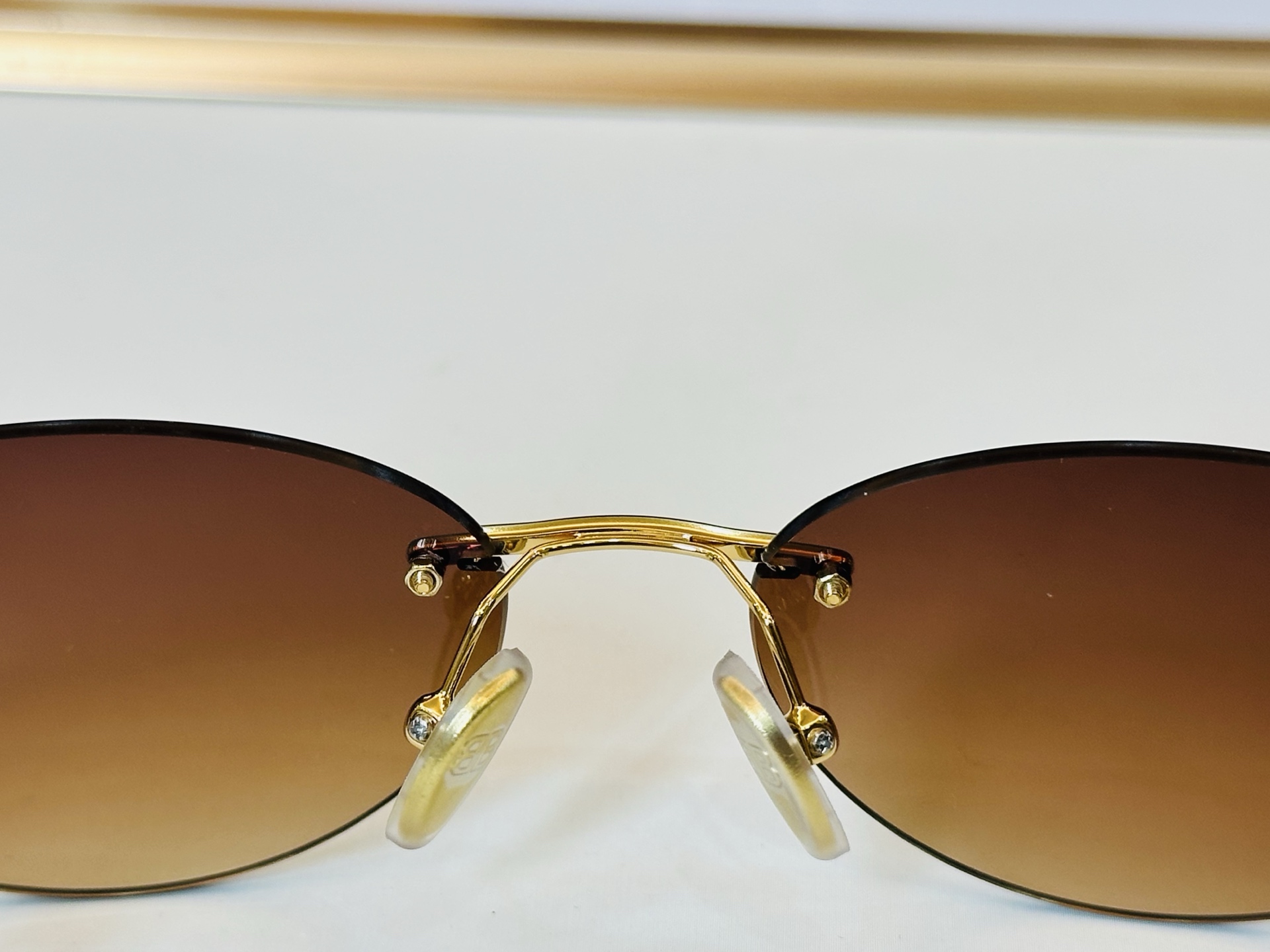 BALENCIAGA巴黎世家 最新 版型很特别的设计让人一眼爱上 BB0508S Size: 61口17