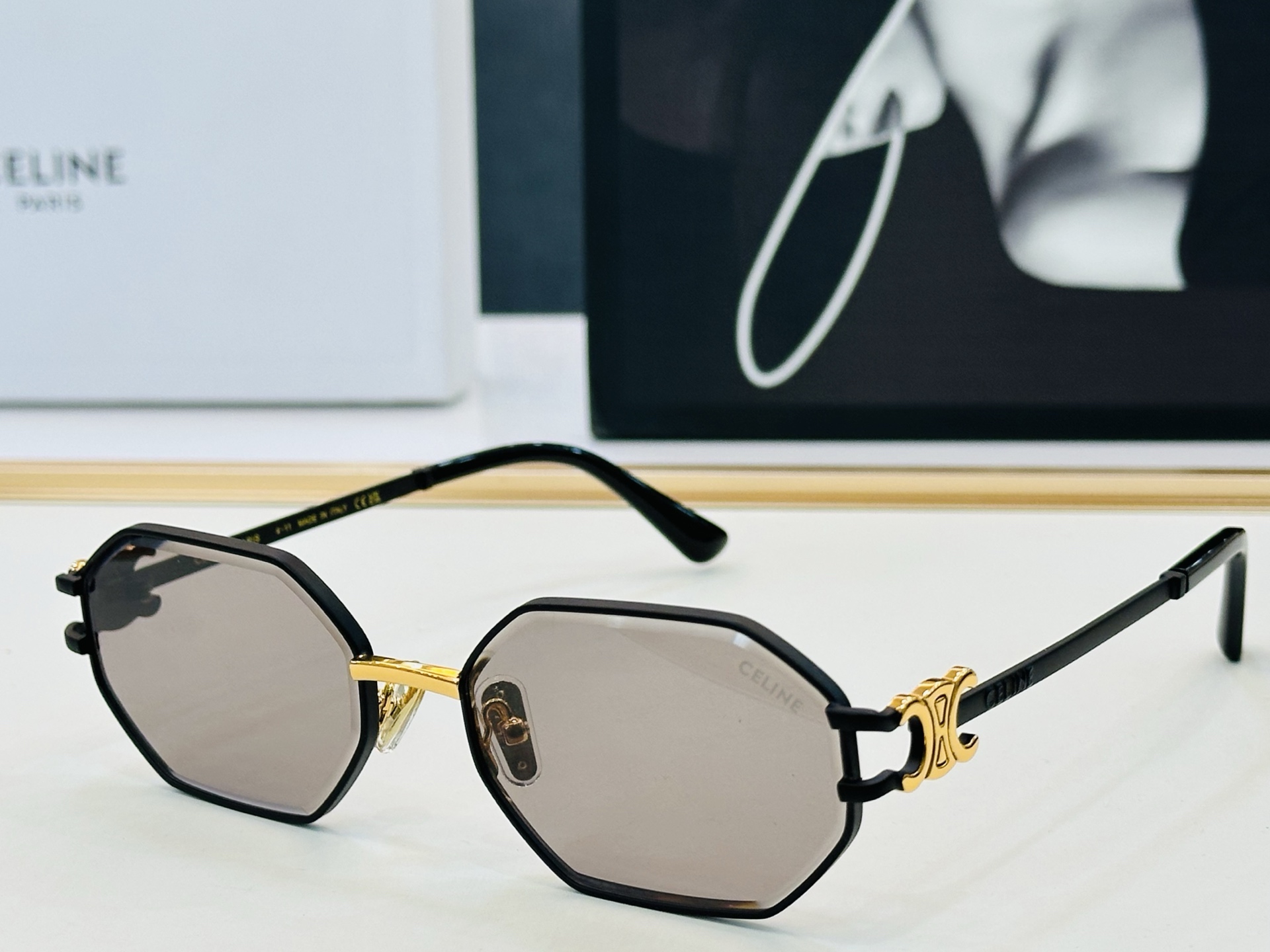 【CELINE】赛琳 CL42149U Size：57口18-140 一直热销的款式 欧美风 光泽度好 