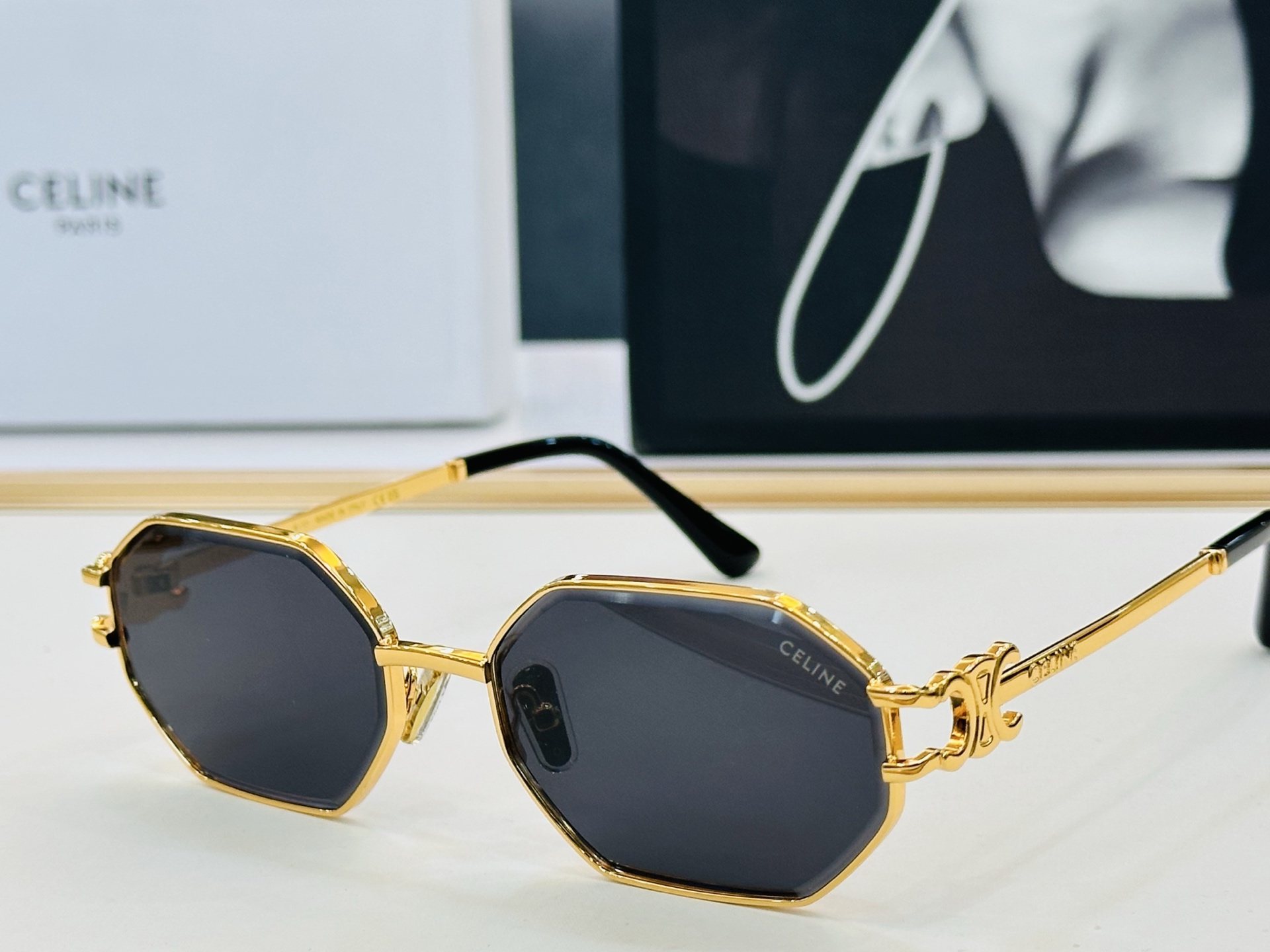 【CELINE】赛琳 CL42149U Size：57口18-140 一直热销的款式 欧美风 光泽度好 