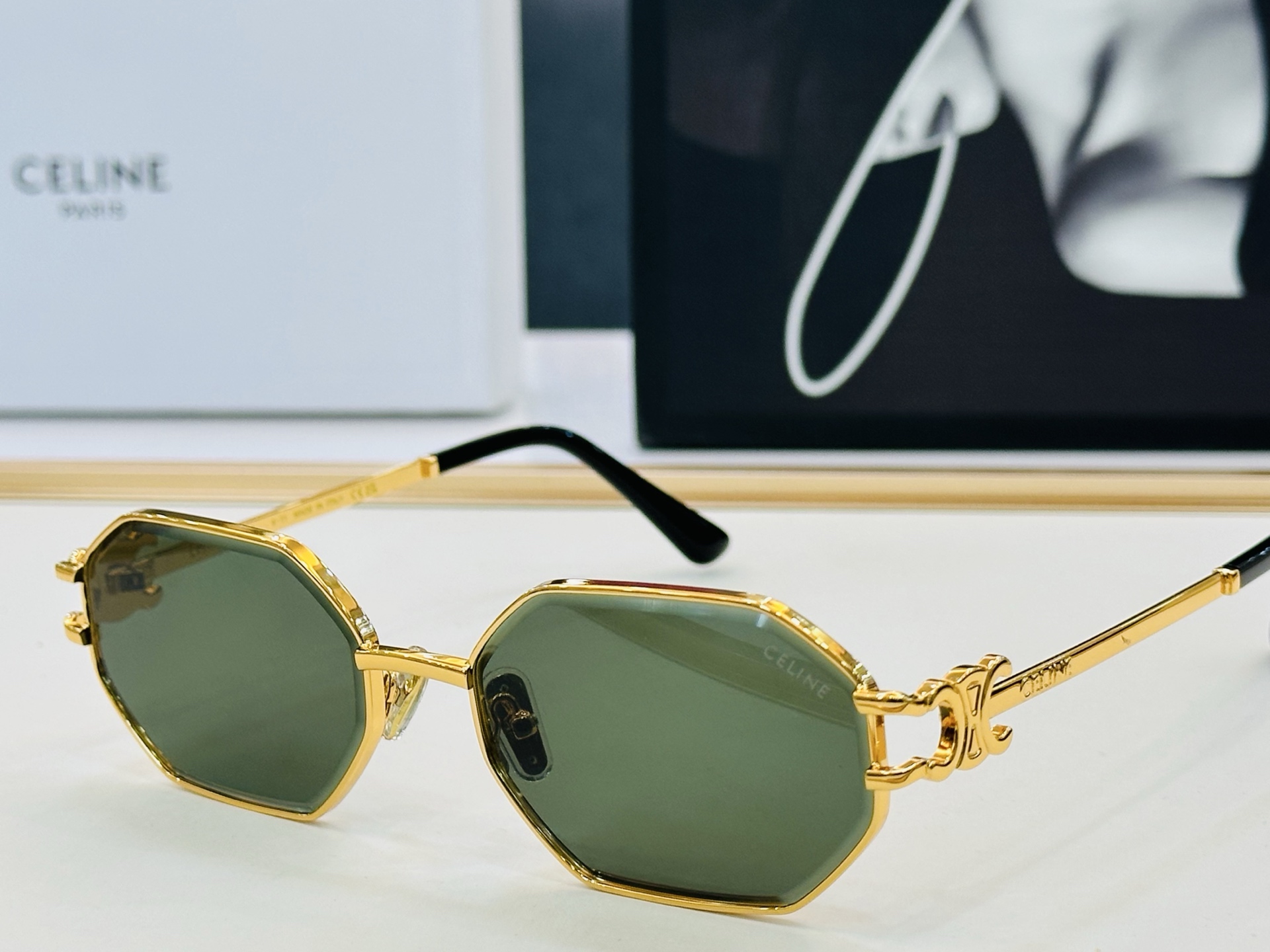 【CELINE】赛琳 CL42149U Size：57口18-140 一直热销的款式 欧美风 光泽度好 