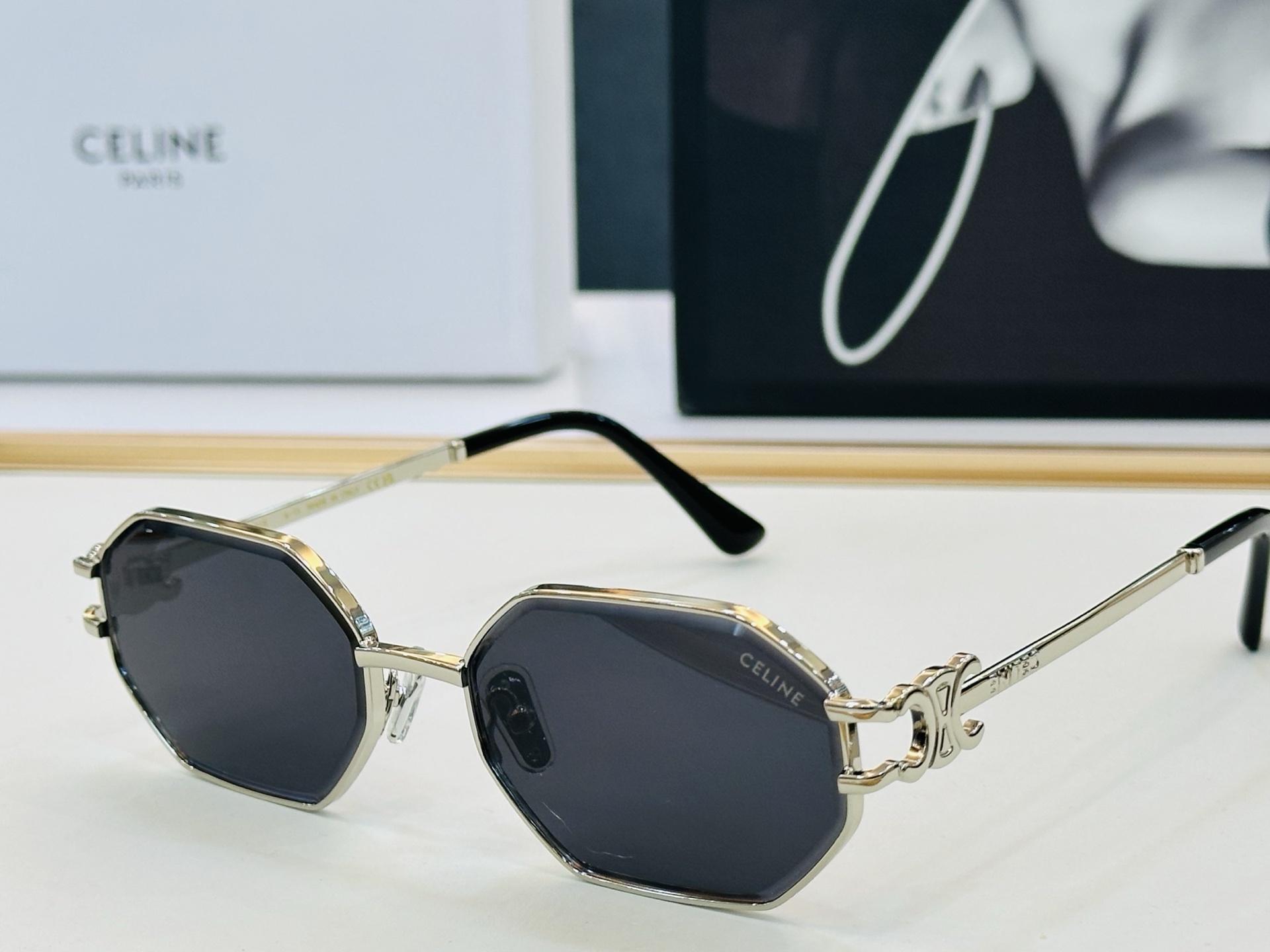 【CELINE】赛琳 CL42149U Size：57口18-140 一直热销的款式 欧美风 光泽度好 