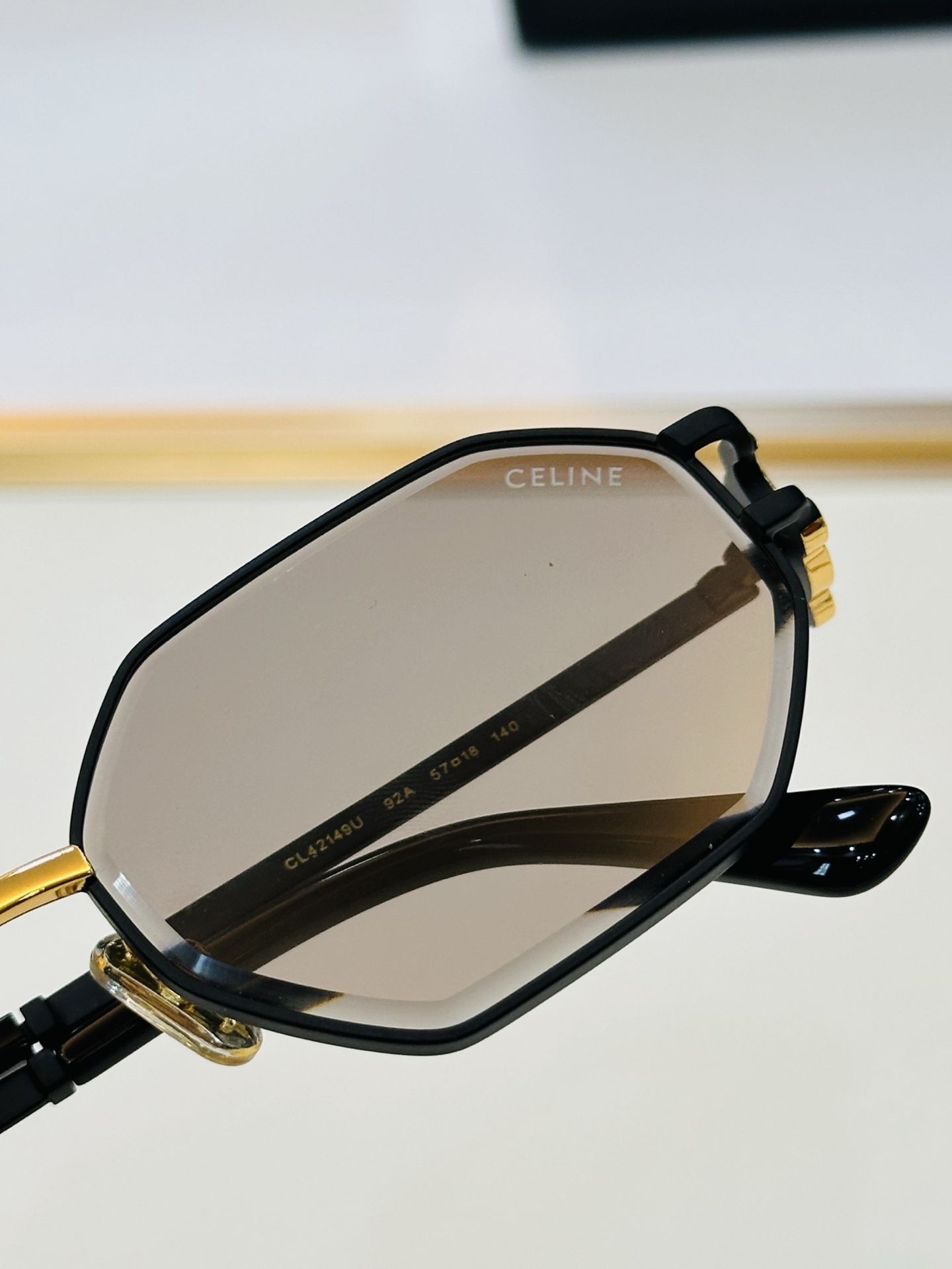 【CELINE】赛琳 CL42149U Size：57口18-140 一直热销的款式 欧美风 光泽度好 