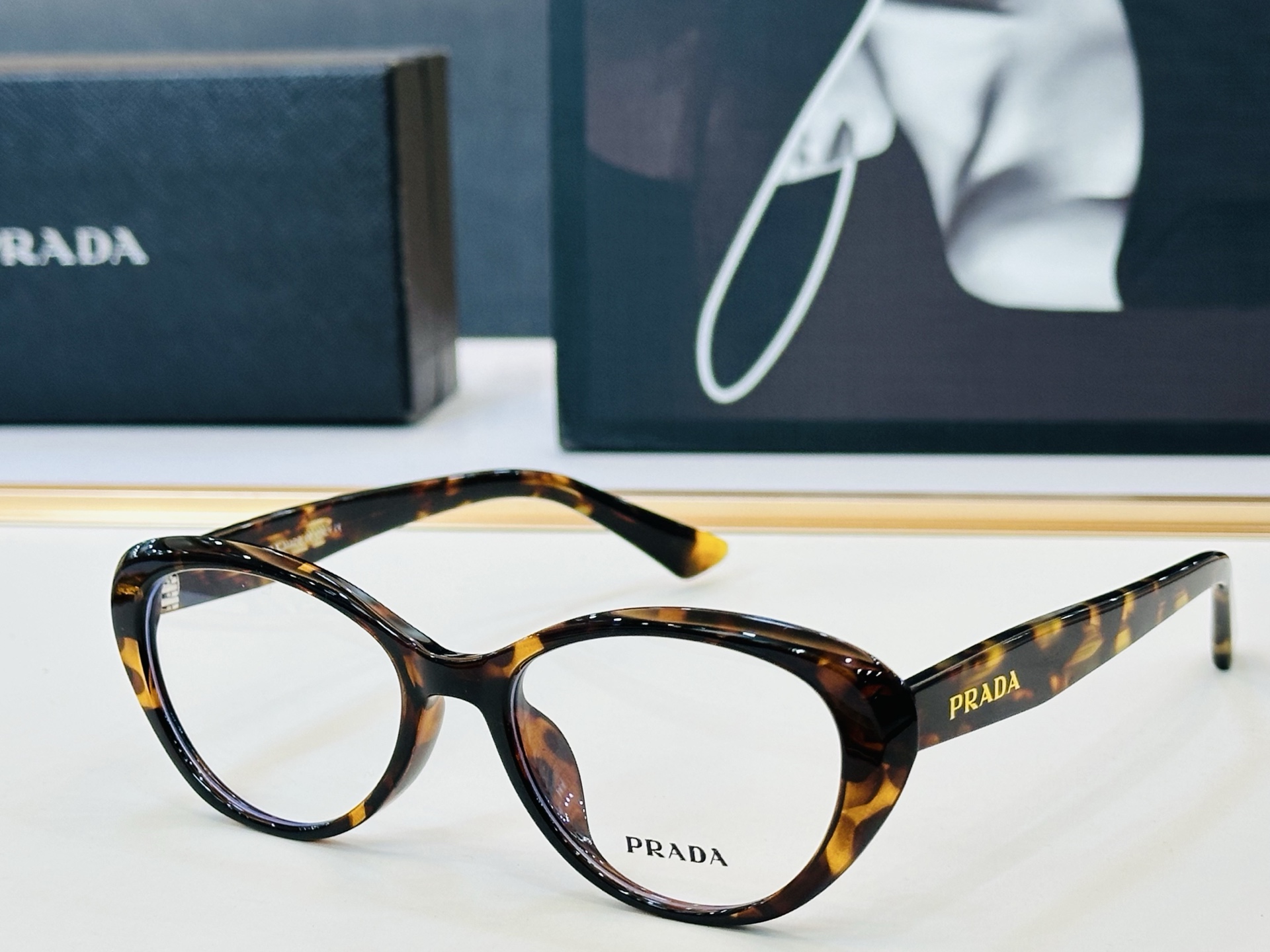 🔺PRAD*🔻普家 k9210  Size：52口18-147 眼镜系列堪称精湛制作 彰显独特个 q最新