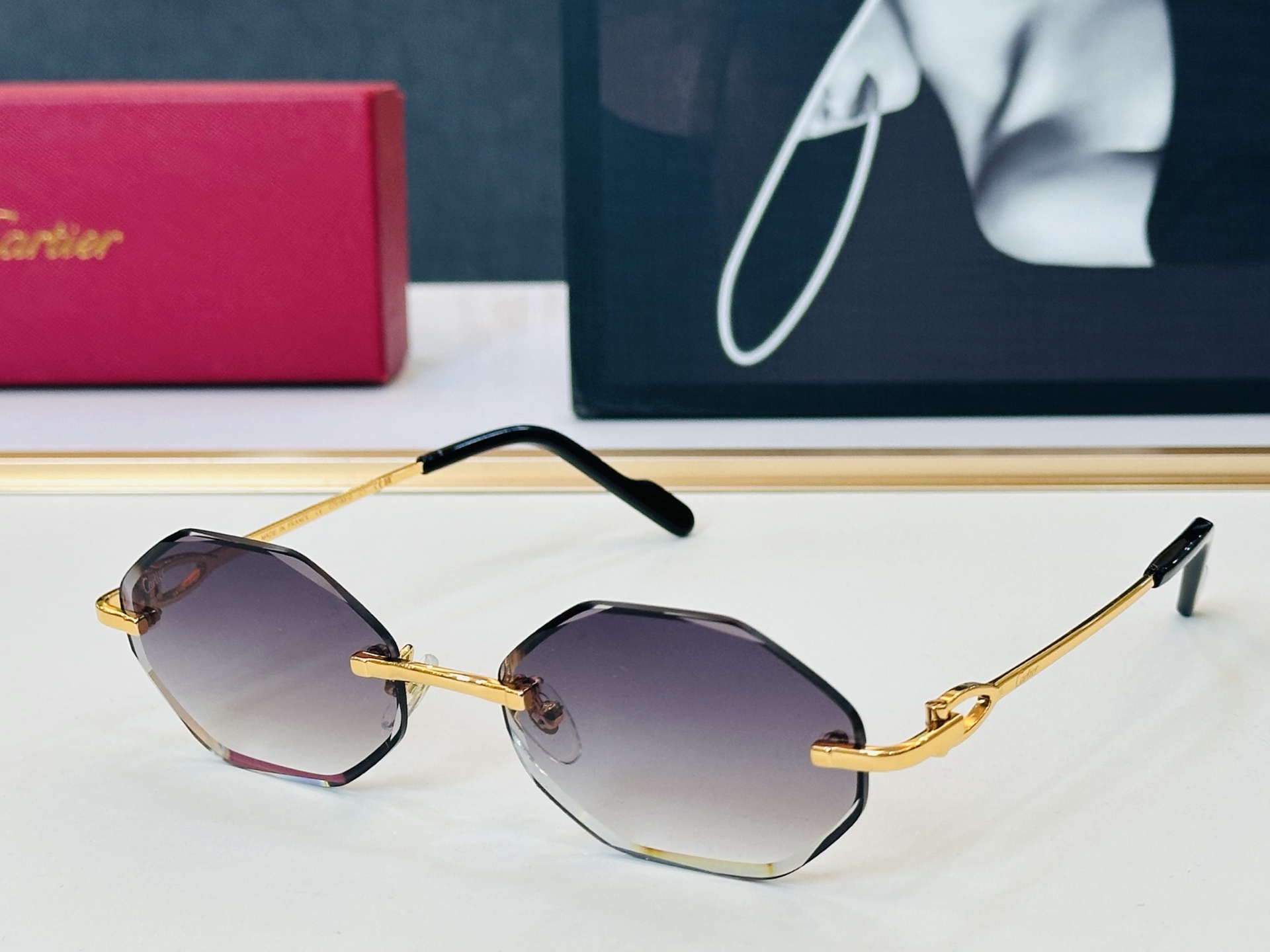 NO:766834,Original Cartie* Kajia official website classic sunglasses CT01831O Size 57 mouth 19-142 Big brand brand with exquisite electroplating technology L looks full of temperament when worn!  glasses, sunglasses, sunglasses, glasses, cartier19860909原版Cartie* 卡家 官网经典款 太阳镜 CT01831O Size57口19-142 电镀工艺精湛大牌品 L戴起来气质十足！ 眼镜墨镜太阳镜,眼镜,cartier,glasses
