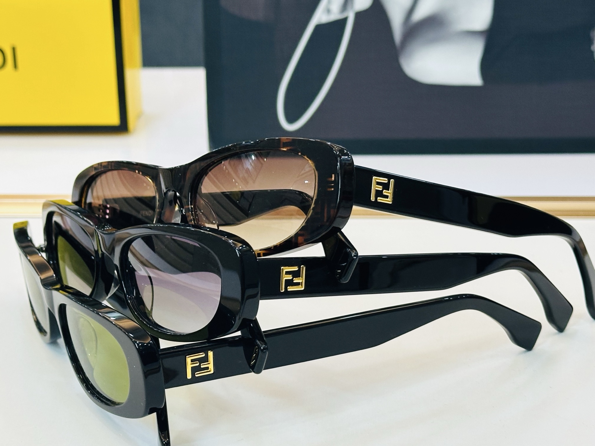 FEND* 芬家 FE40183 Size：53口19-145    👍👍标新立异 👄👄F 适合各种脸型