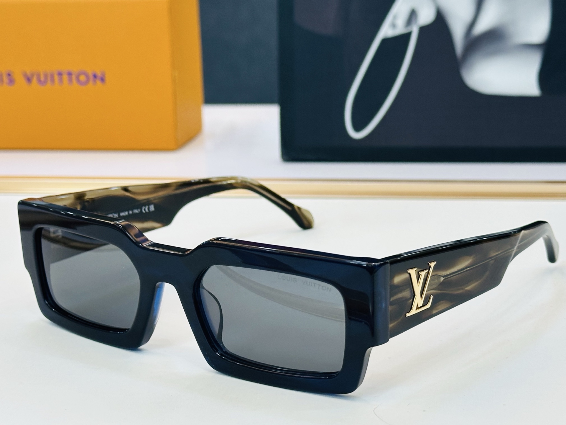 NO:766857,Louis Vuitton Z2703E Size 52 mouth 22-140 Vibrant, show your unique personality and show your magnificence F High quality glasses, sunglasses, sunglasses, glasses, louis vuitton19860909路易家 Z2703E Size52口22-140 充满活力的 展现独特个性展现大气的你 F高品质 眼镜墨镜太阳镜,眼镜,louis vuitton,glasses