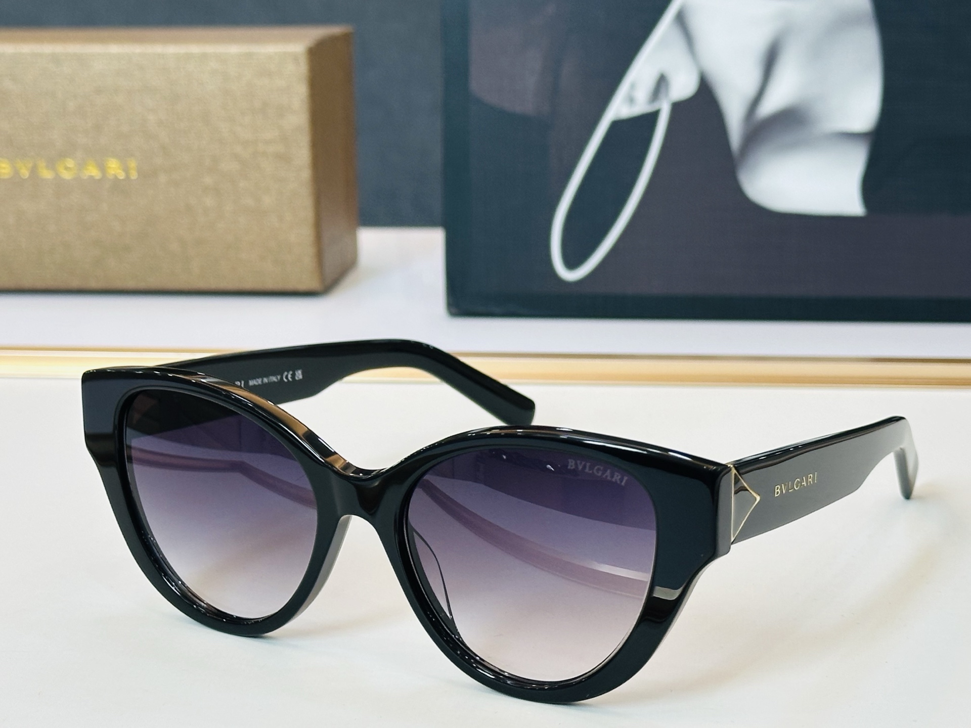 NO:766844,Model is also sold on the official website. Baogejia BV50063 Size 53 mouth 17-145. Definitely buy it. The quality is perfect. Z is a must-have for going out. Glasses, sunglasses, sunglasses, glasses, bottega veneta19860909款 官网同售 宝格家 BV50063  Size 53口17-145 绝对要买品质非常完美 Z出街必备 眼镜墨镜太阳镜,眼镜,bottega veneta,glasses