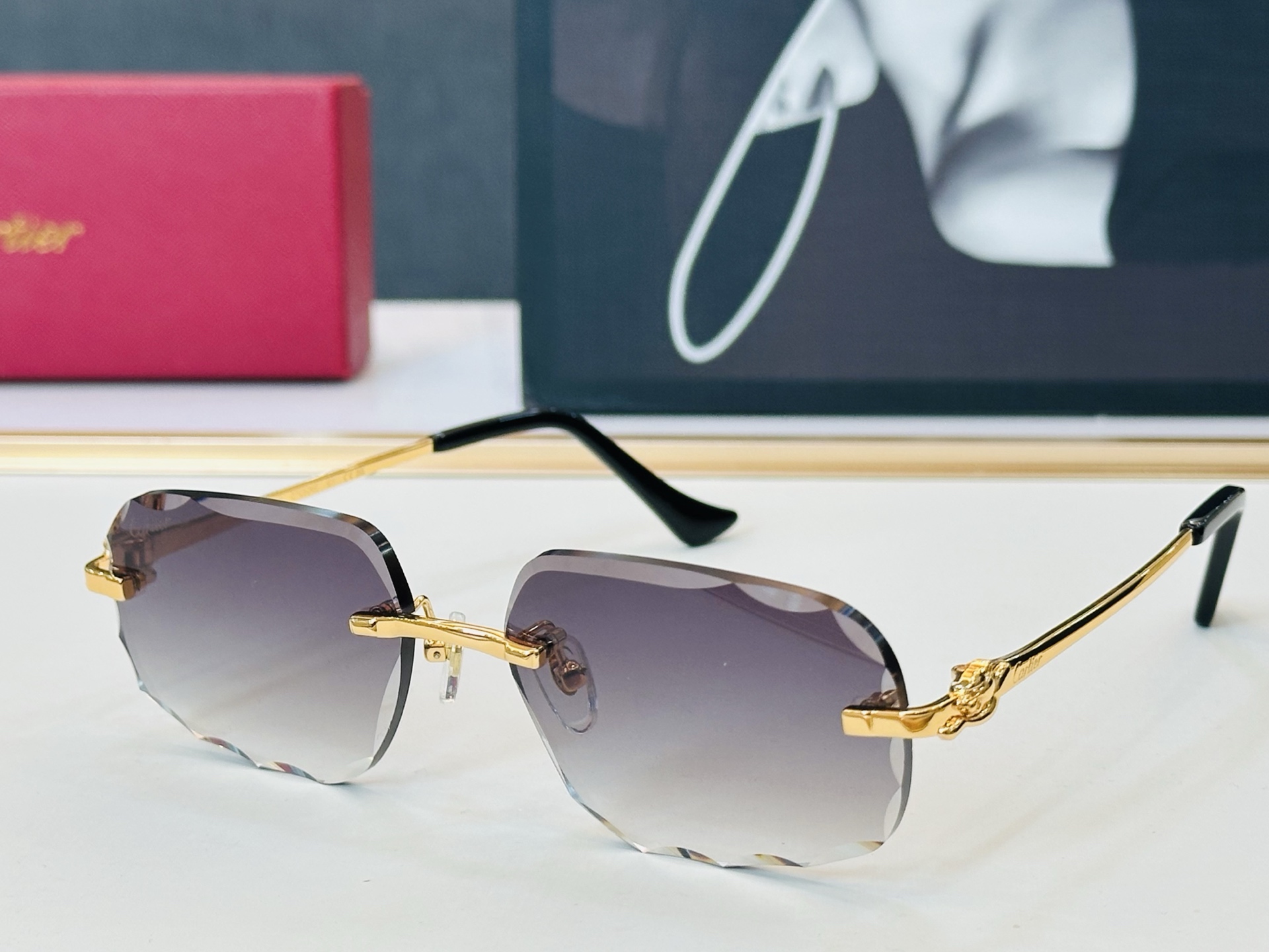 NO:766934,Original Cartie* Kajia official website classic sunglasses CT5804S Size 57 mouth 17-143 Big brand brand with exquisite electroplating craftsmanship X looks full of elegance when worn!  glasses, sunglasses, sunglasses, glasses, cartier19860909原版Cartie* 卡家 官网经典款 太阳镜 CT5804S Size57口17-143 电镀工艺精湛大牌品 X戴起来气质十足！ 眼镜墨镜太阳镜,眼镜,cartier,glasses