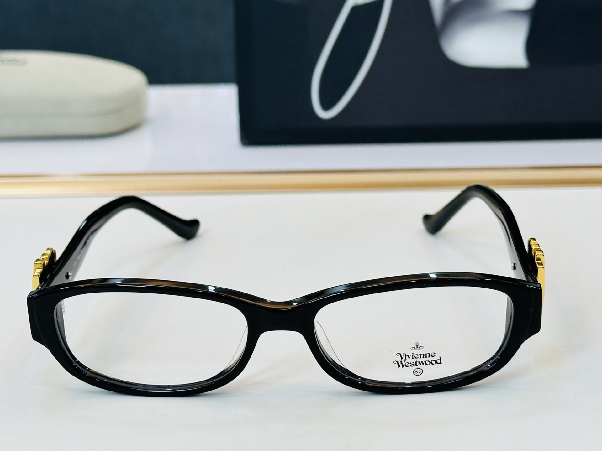 Vivienne WestwoodMod ：VW7032F Size ：52口16-140配盒