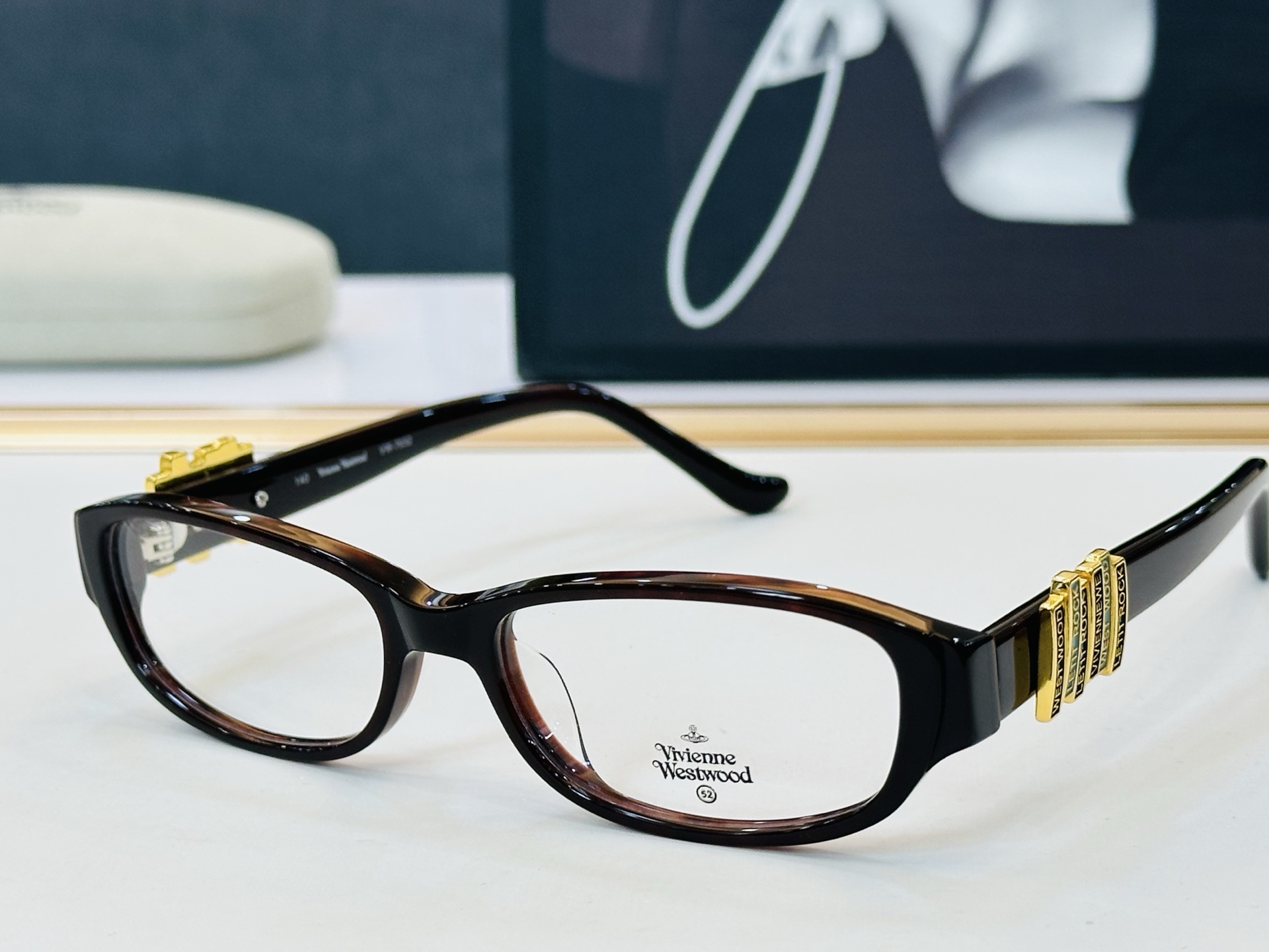 Vivienne WestwoodMod ：VW7032F Size ：52口16-140配盒
