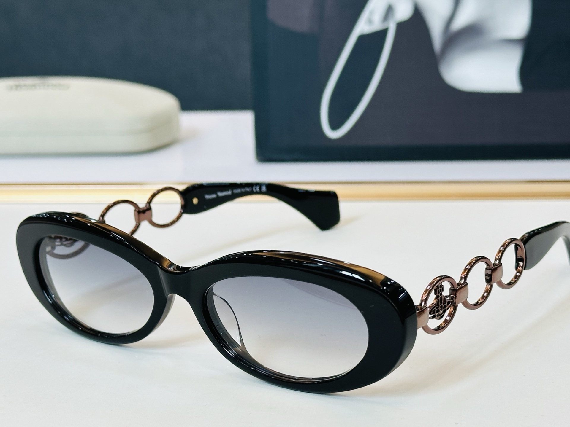 Vivienne WestwoodMod ：VW5093 F Size ：54口18-145 配盒