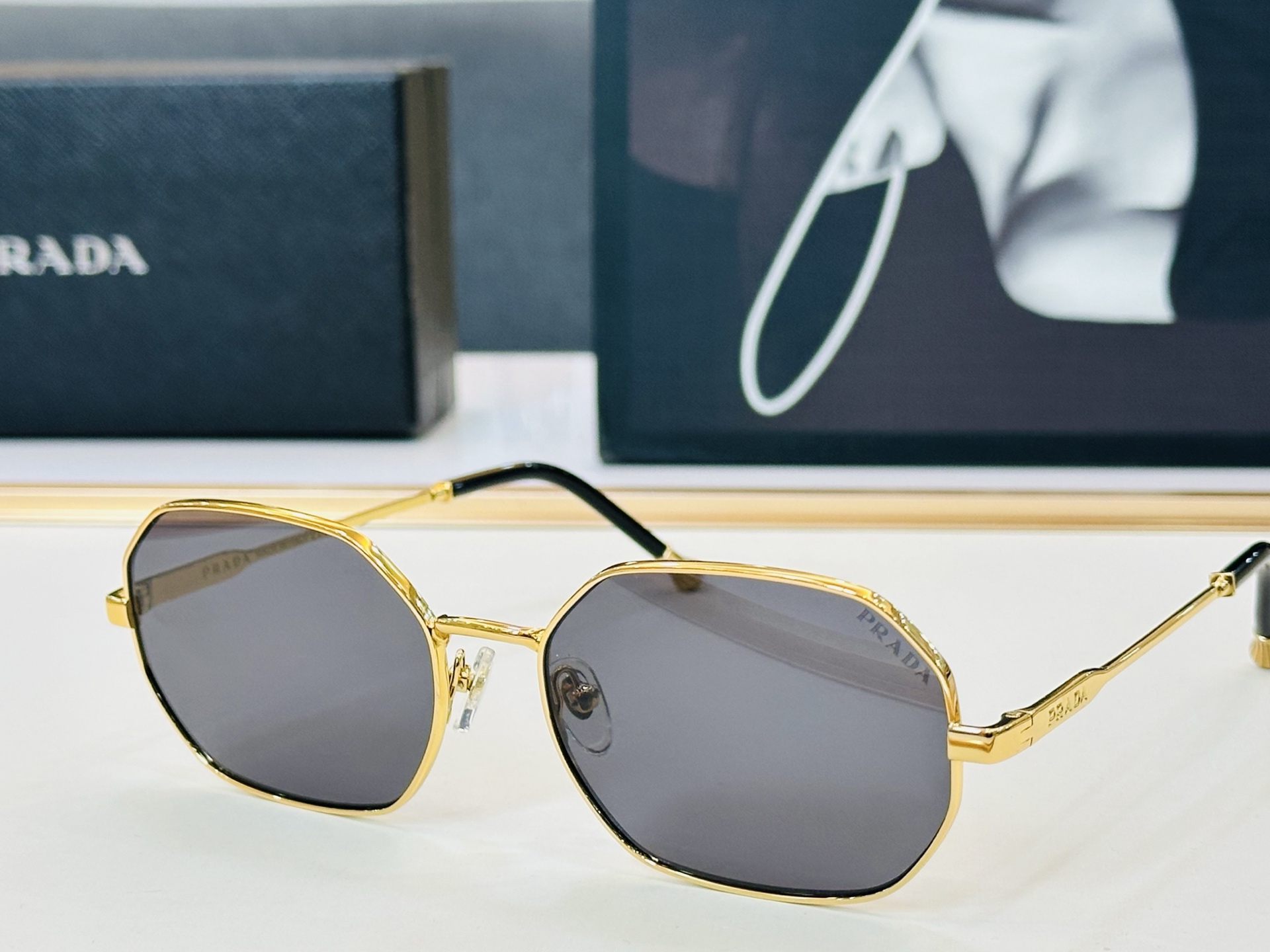 NO:767183,PRAD*Pujia OPR35F Size 59 mouth 18-glasses series can be said to be exquisitely made and show unique personality. G's latest hot style sunglasses, glasses, sunglasses, sunglasses, glasses, prada, prada19860909PRAD*普家 OPR35F Size59口18-眼镜系列堪称精湛制作 彰显独特个性 G最新推出火爆款 太阳镜 眼镜墨镜太阳镜,眼镜,prada,prada,glasses