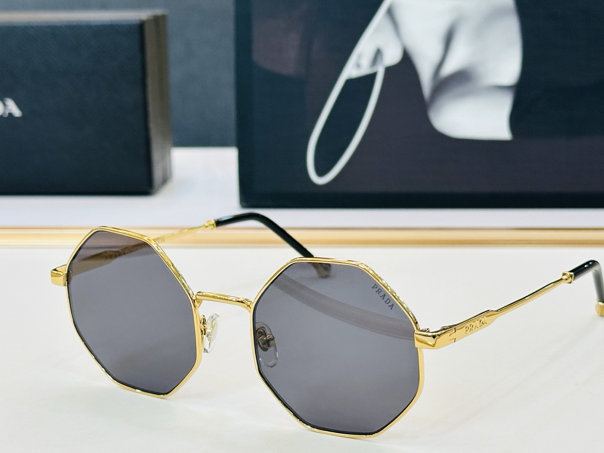 NO:767192,PRAD*Pujia OPR33F Size 52 mouth 20-eyeglasses series can be said to be exquisitely made and show unique personality. G's latest hot style sunglasses, glasses, sunglasses, sunglasses, glasses, prada, prada19860909PRAD*普家 OPR33F Size52口20-眼镜系列堪称精湛制作 彰显独特个性 G最新推出火爆款 太阳镜 眼镜墨镜太阳镜,眼镜,prada,prada,glasses
