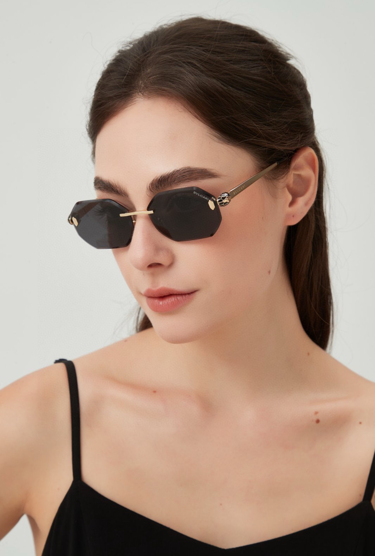 NO:767202,The model is also sold on the official website. BV40105U Size 57, 16-140, absolutely must buy. The quality is perfect. C must-have for going out. Glasses, sunglasses, sunglasses, glasses, bottega veneta19860909款 官网同售 宝格家 BV40105U Size 57口16-140 绝对要买品质非常完美 C出街必备 眼镜墨镜太阳镜,眼镜,bottega veneta,glasses