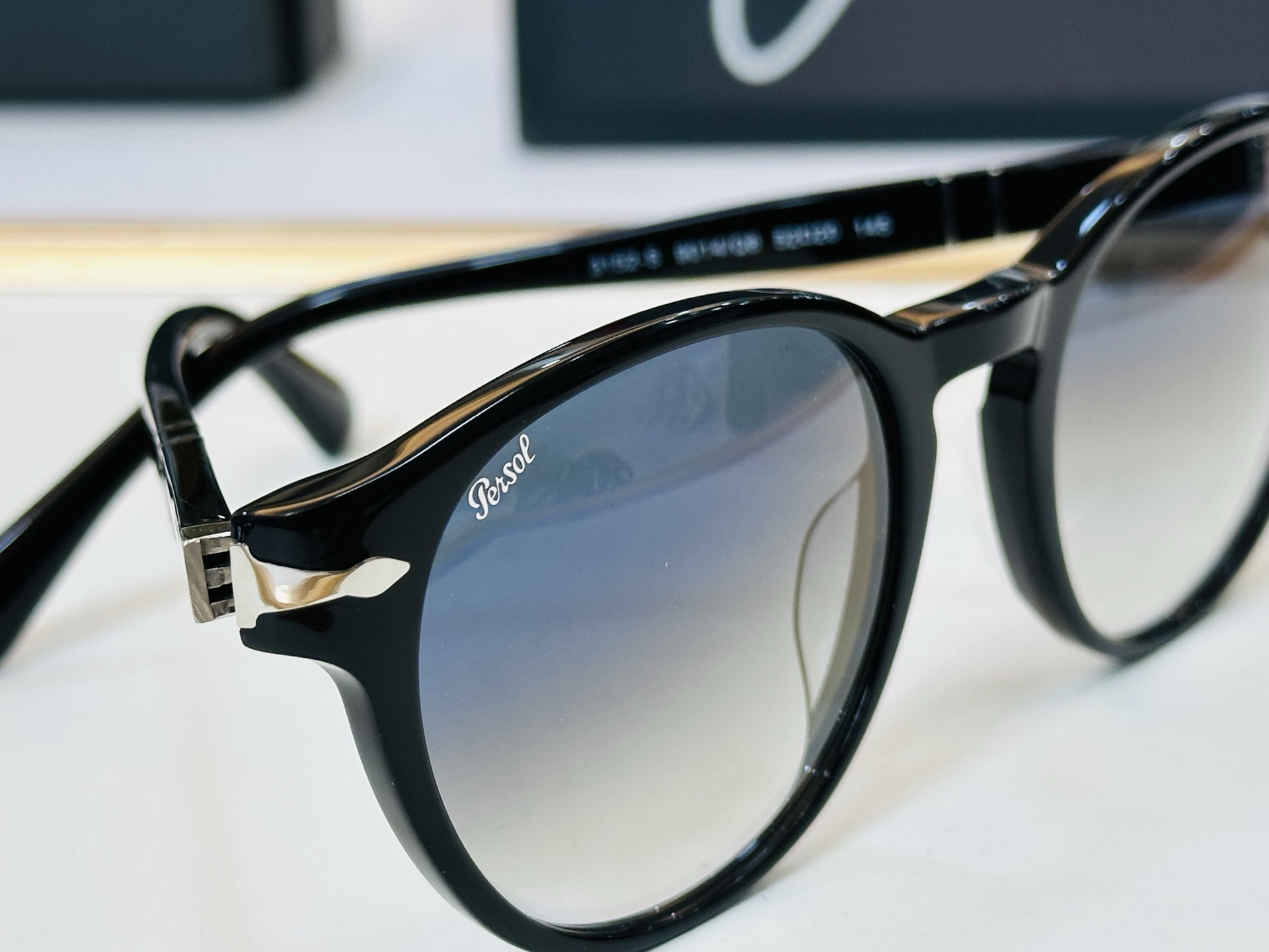 Persol❤️🔺MODEL：PO3152-S ❤️SIZE：52口20-145 板材框 L太阳镜