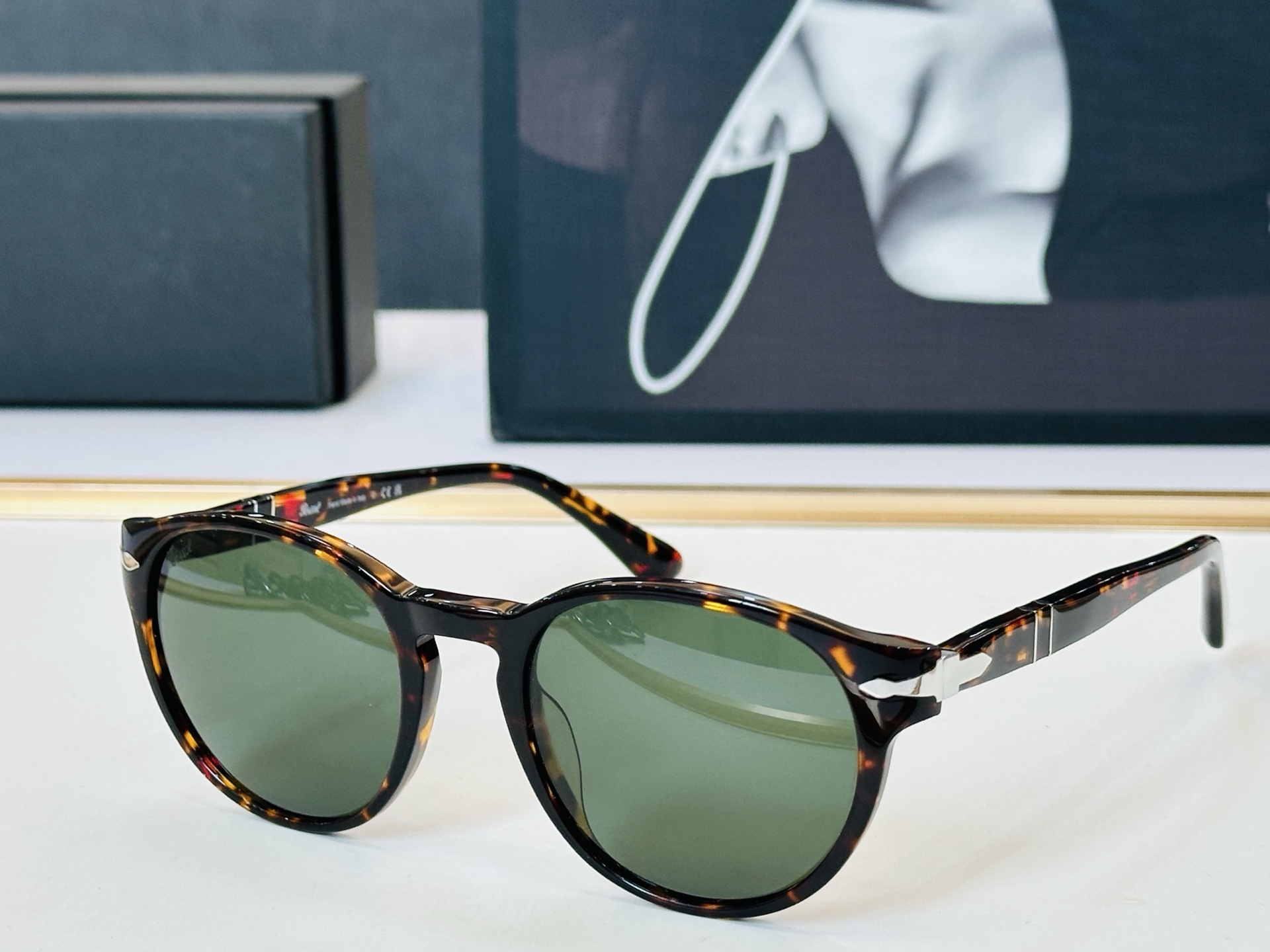 Persol❤️🔺MODEL：PO3152-S ❤️SIZE：52口20-145 板材框 L太阳镜
