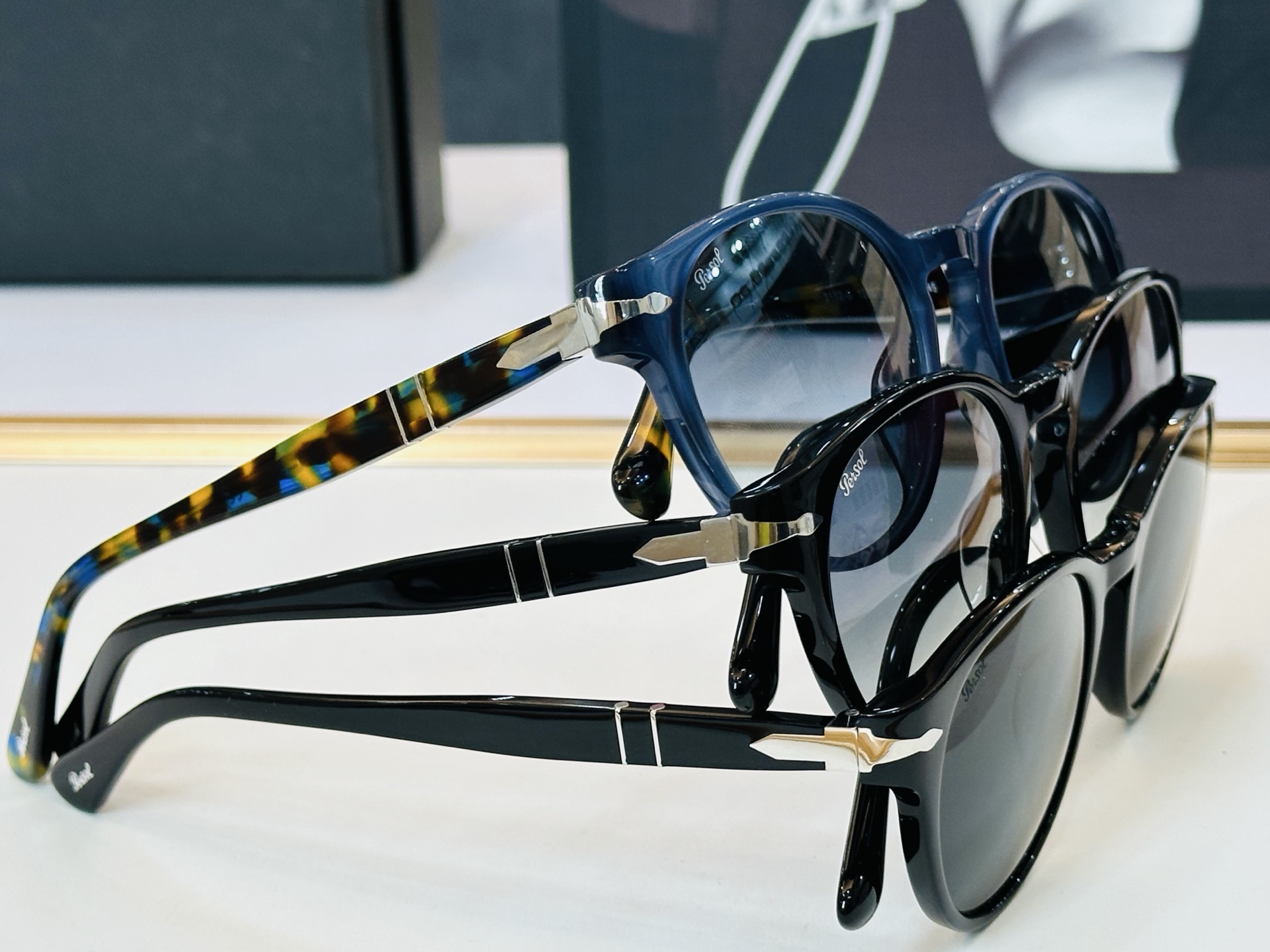 Persol❤️🔺MODEL：PO3152-S ❤️SIZE：52口20-145 板材框 L太阳镜