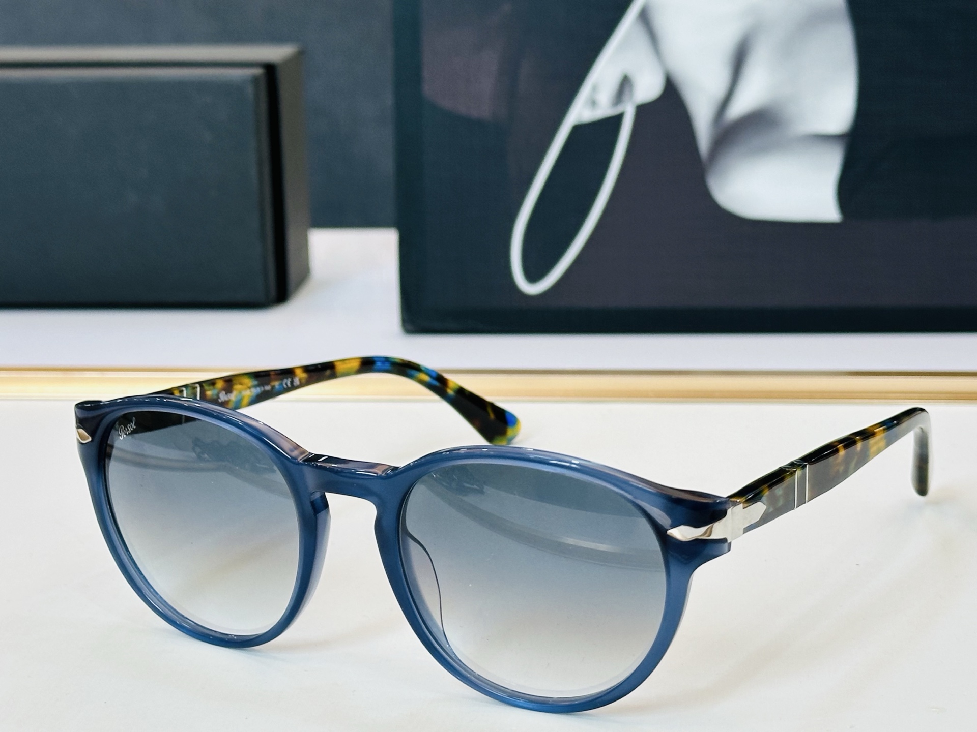 Persol❤️🔺MODEL：PO3152-S ❤️SIZE：52口20-145 板材框 L太阳镜
