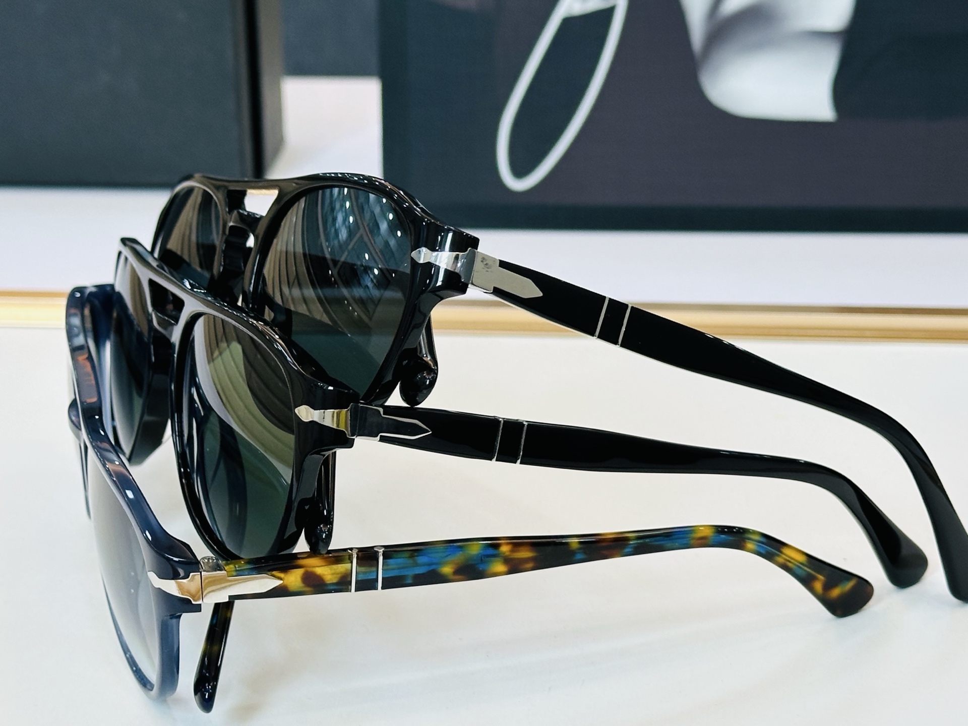 Persol❤️🔺MODEL：PO3235-S ❤️SIZE：55口20-145 板材框 L太阳镜