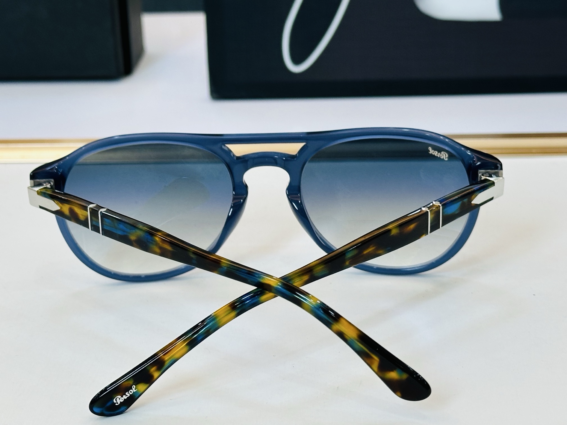 Persol❤️🔺MODEL：PO3235-S ❤️SIZE：55口20-145 板材框 L太阳镜