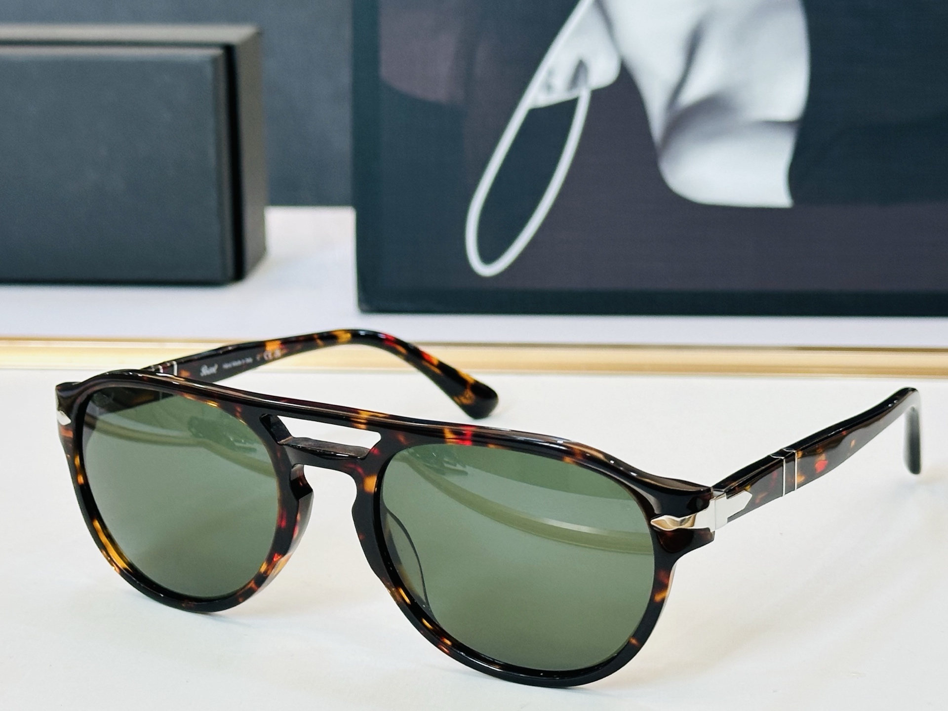 Persol❤️🔺MODEL：PO3235-S ❤️SIZE：55口20-145 板材框 L太阳镜