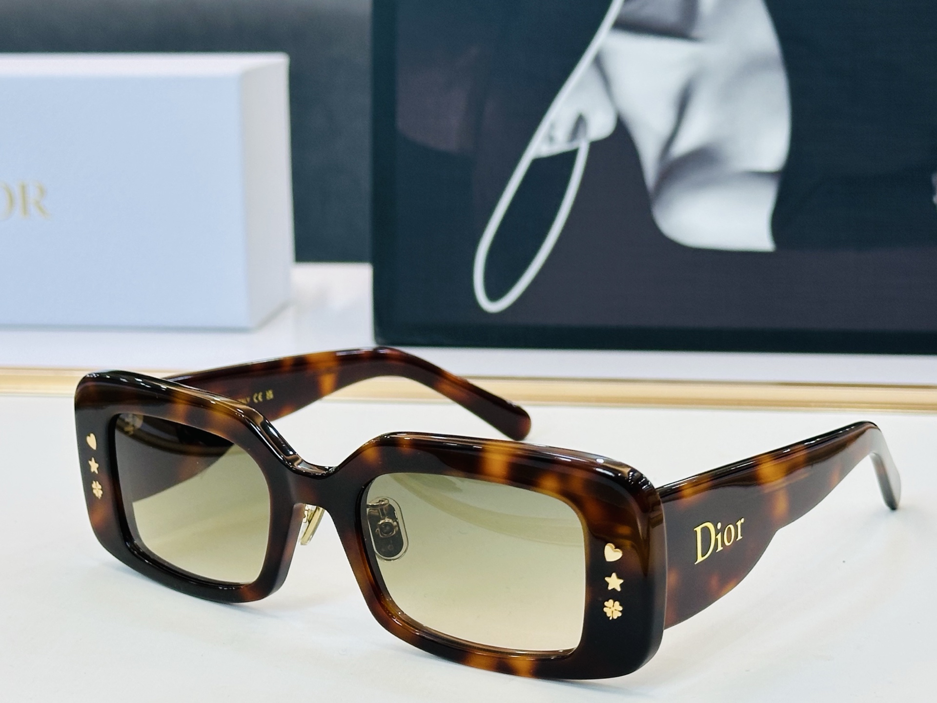 🔻🔻🔻DIO* 迪家 S1I Size：52口21-145 春夏款墨镜 😎🔆。。搭配镜腿精致款 F质量上