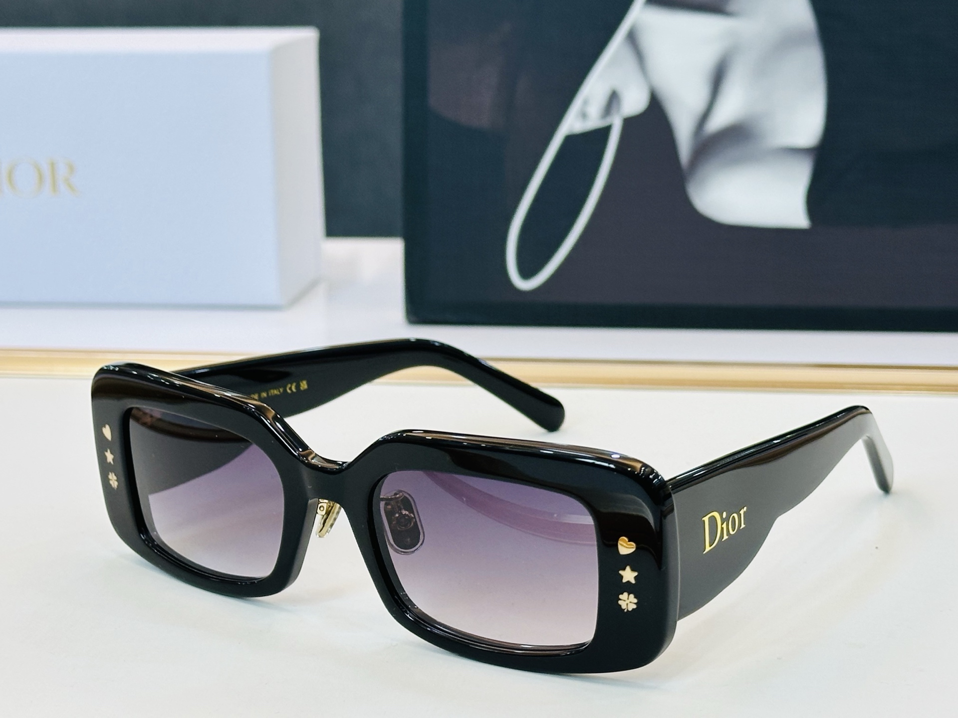 🔻🔻🔻DIO* 迪家 S1I Size：52口21-145 春夏款墨镜 😎🔆。。搭配镜腿精致款 F质量上