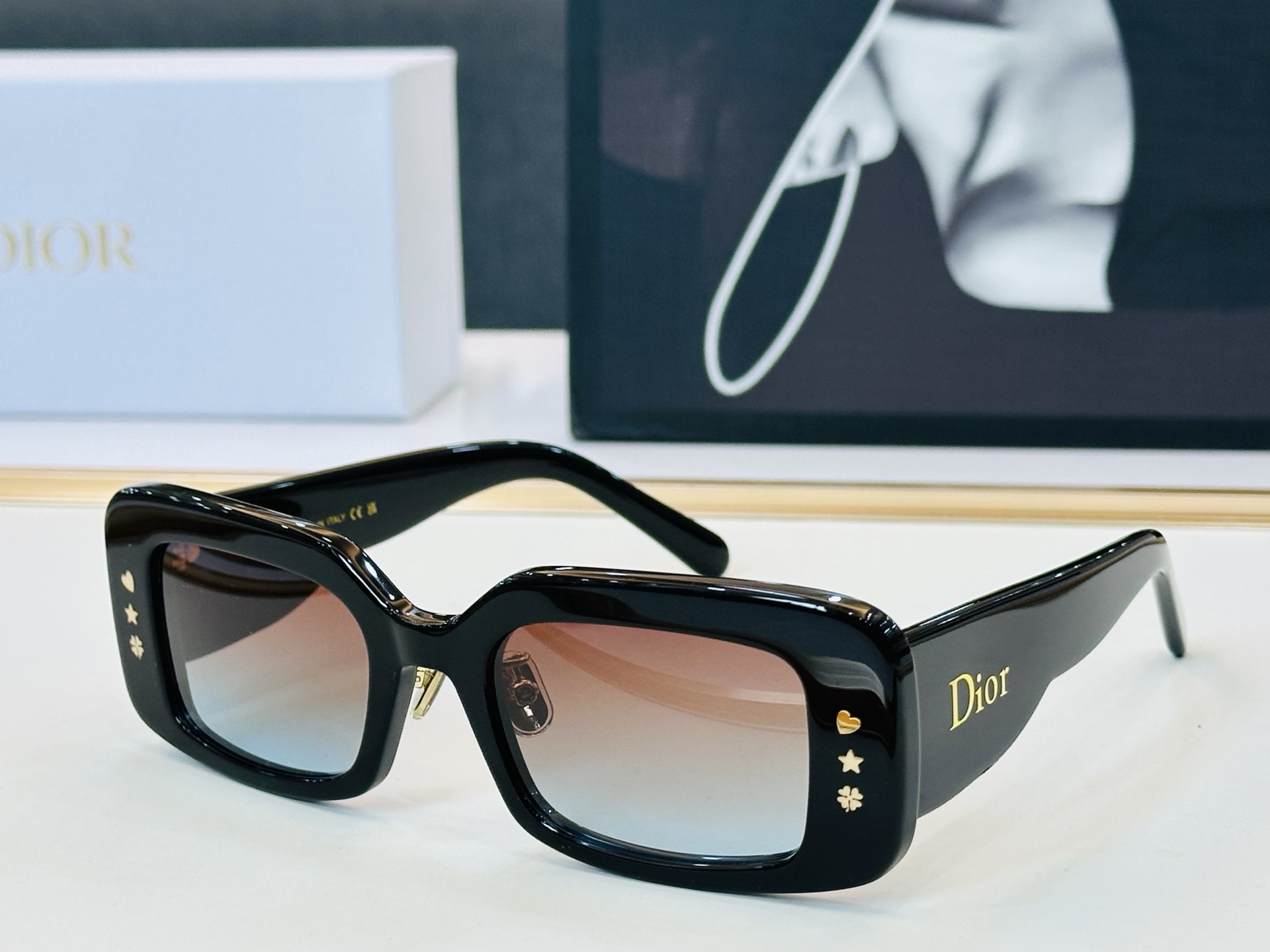 🔻🔻🔻DIO* 迪家 S1I Size：52口21-145 春夏款墨镜 😎🔆。。搭配镜腿精致款 F质量上