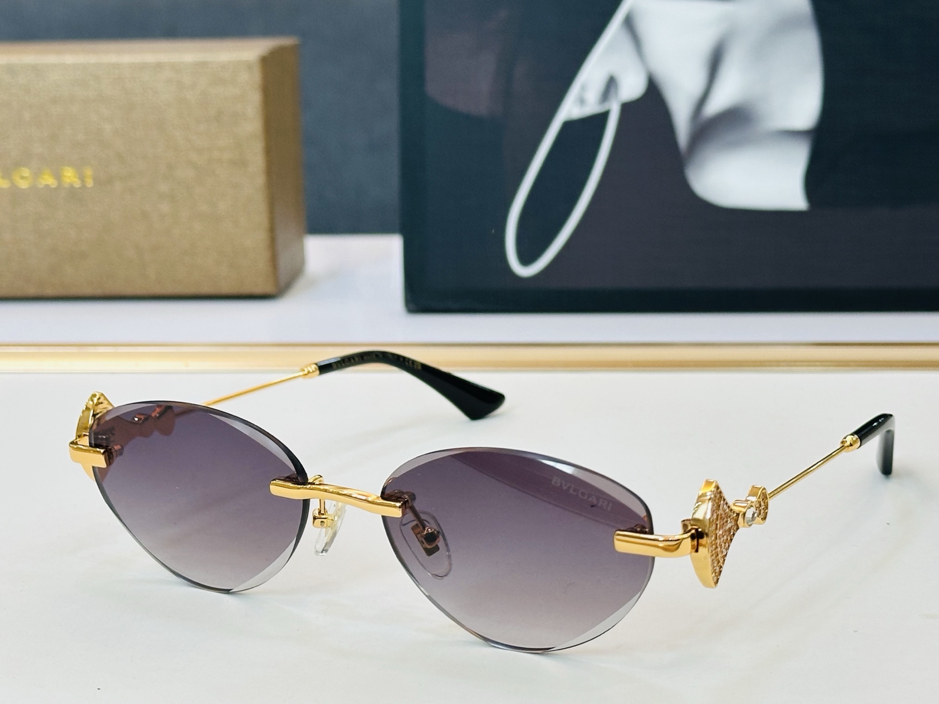 NO:768547,The model is also sold on the official website. BV1794LU Size 56 and 17 - Definitely must buy. The quality is perfect. L must-have for going out. Glasses, sunglasses, sunglasses, glasses, bottega veneta19860909款 官网同售 宝格家 BV1794LU Size 56口17- 绝对要买品质非常完美 L出街必备 眼镜墨镜太阳镜,眼镜,bottega veneta,glasses