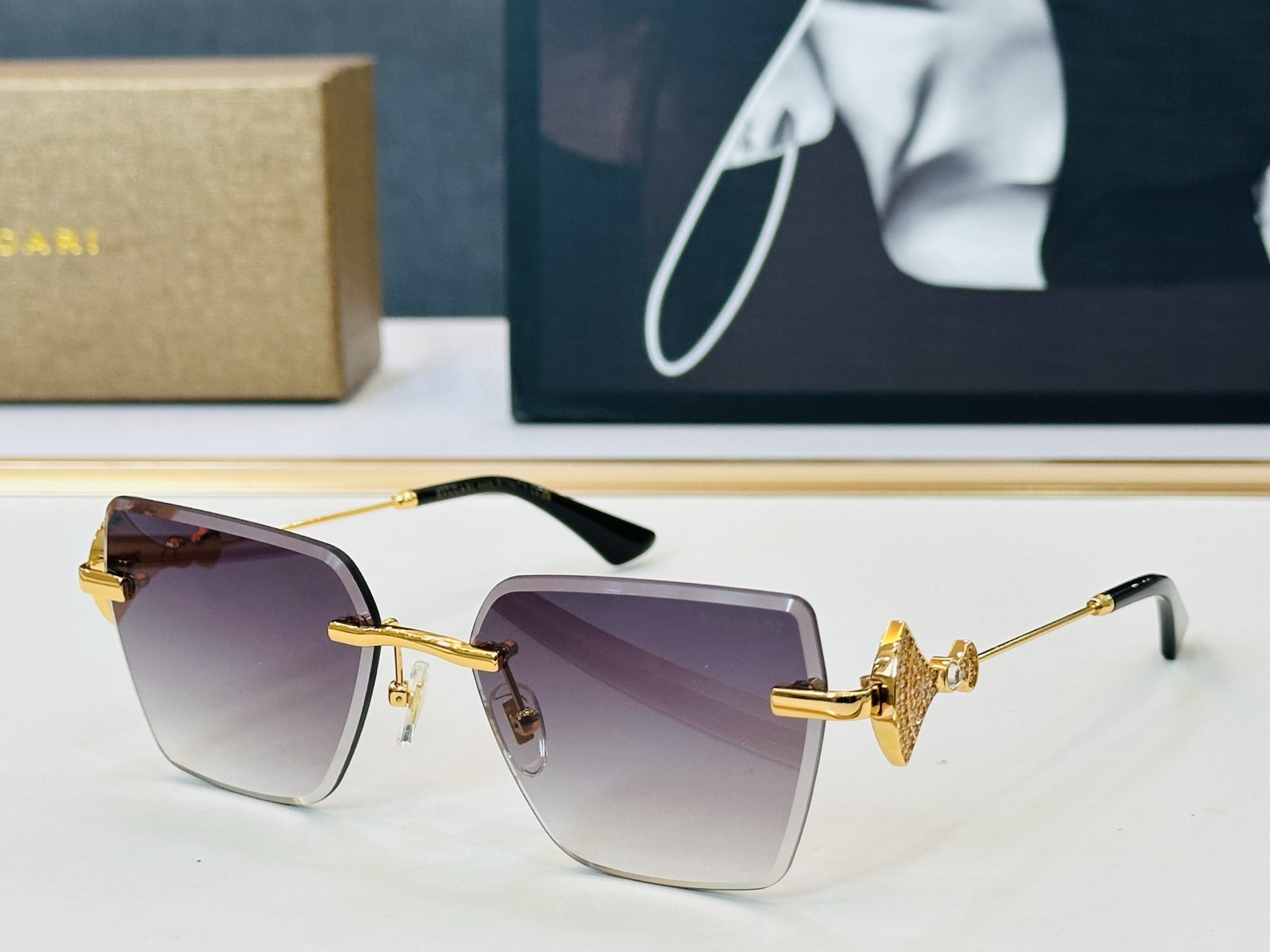 NO:768552,The model is also sold on the official website. BV1793LU Size 56 and 17 - Definitely must buy. The quality is perfect. L must-have for going out. Glasses, sunglasses, sunglasses, glasses, bottega veneta19860909款 官网同售 宝格家 BV1793LU Size 56口17- 绝对要买品质非常完美 L出街必备 眼镜墨镜太阳镜,眼镜,bottega veneta,glasses