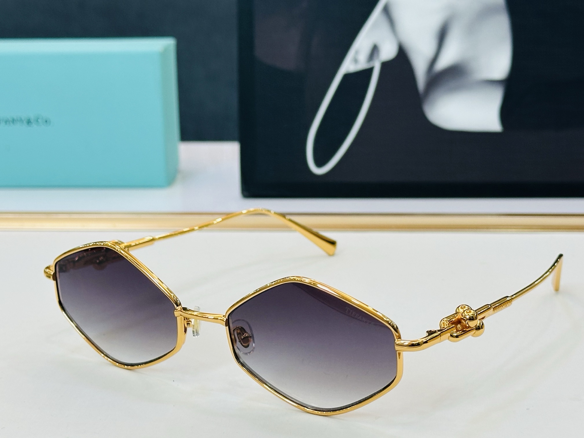 NO:768595,Tiffany & CO. TF2044L Size57 Mouth 19-145 Fashion Sunglasses Frame19860909蒂芙家 Tiffany & CO. TF2044L Size57口19-145 时尚太阳镜架 X多色可选 太阳镜 眼镜墨镜太阳镜,眼镜,tom ford,glasses