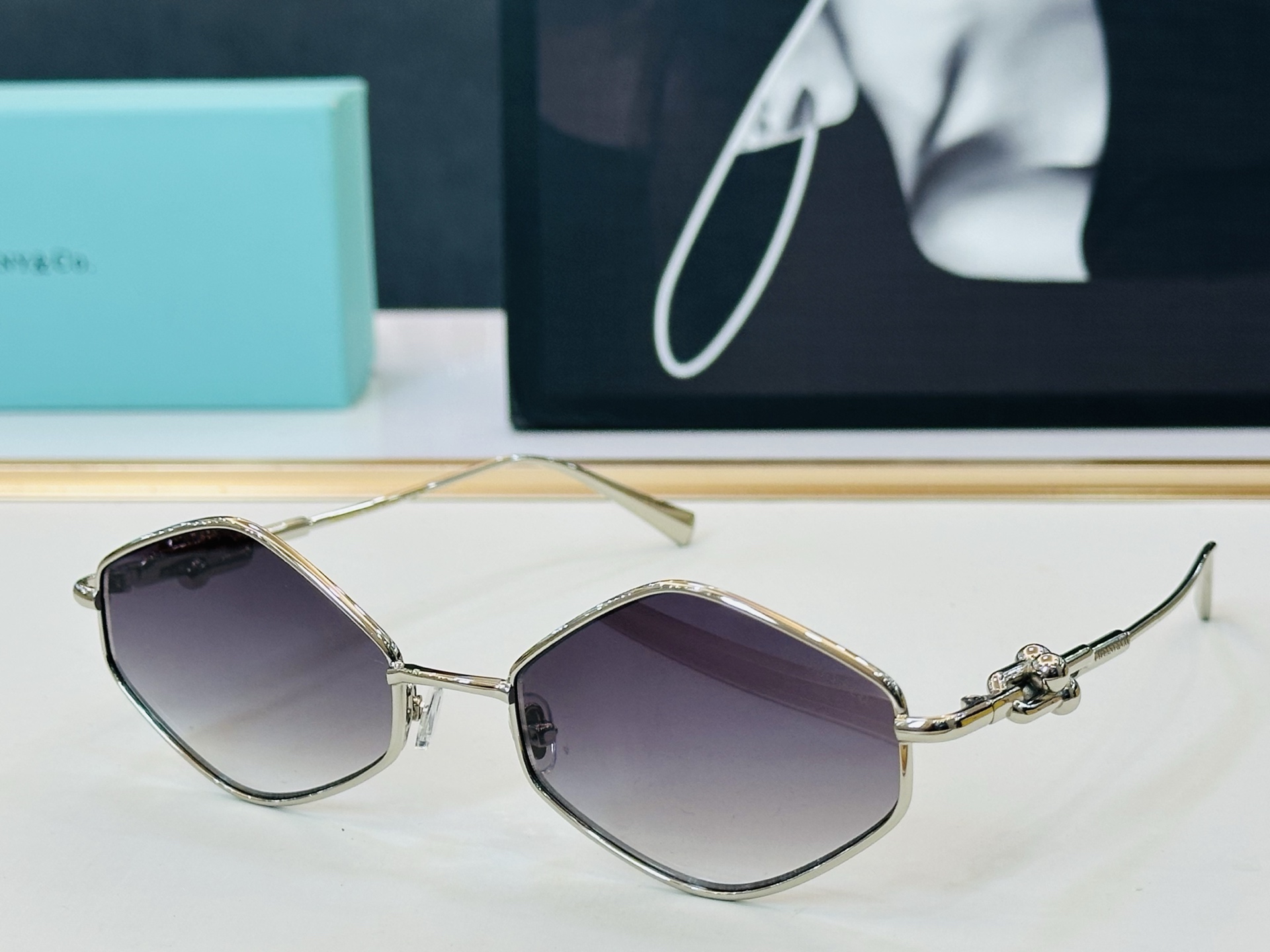 蒂芙家 Tiffany & CO. TF2044L Size：57口19-145 时尚太阳镜架 👍X多色
