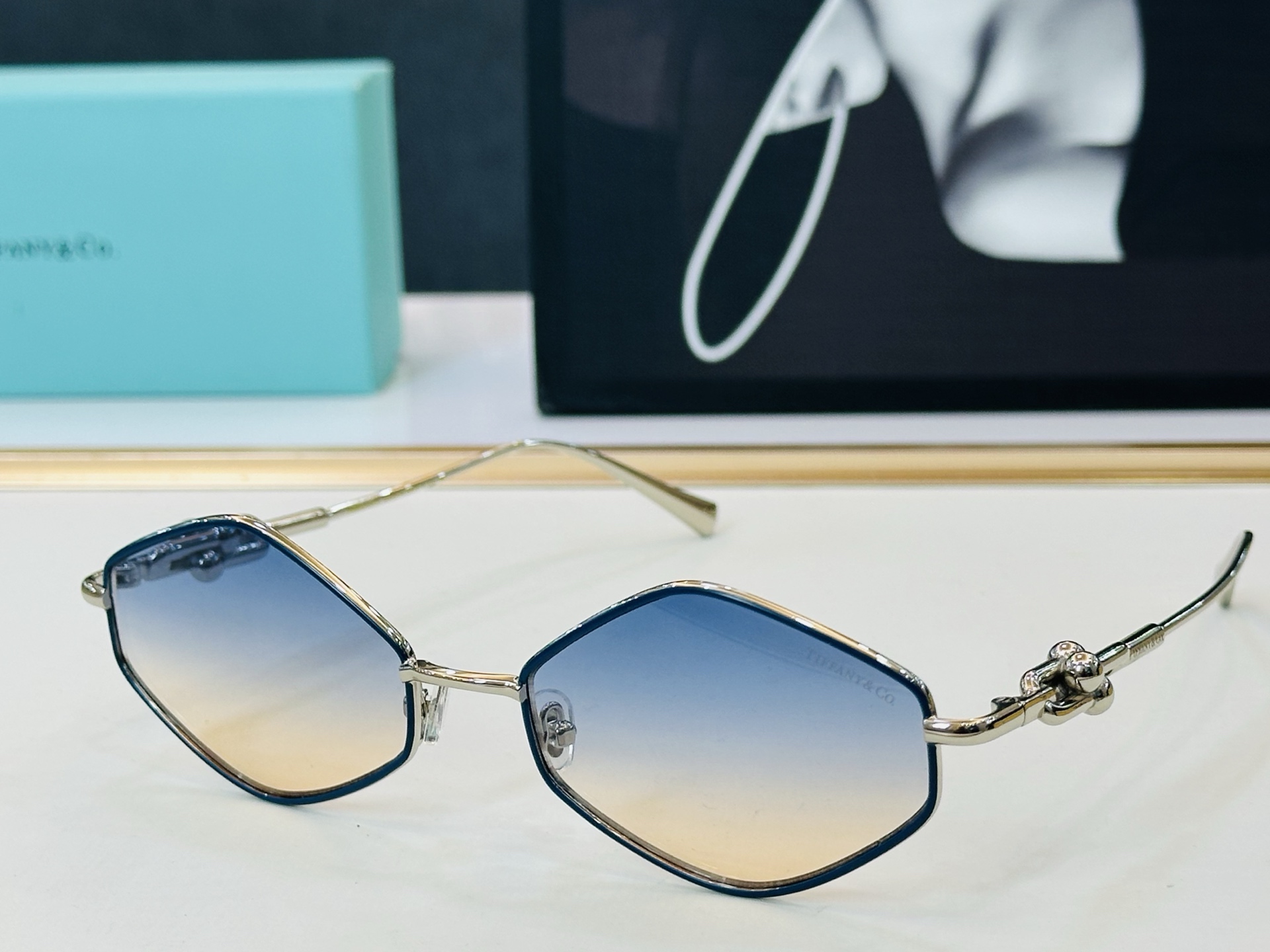 蒂芙家 Tiffany & CO. TF2044L Size：57口19-145 时尚太阳镜架 👍X多色