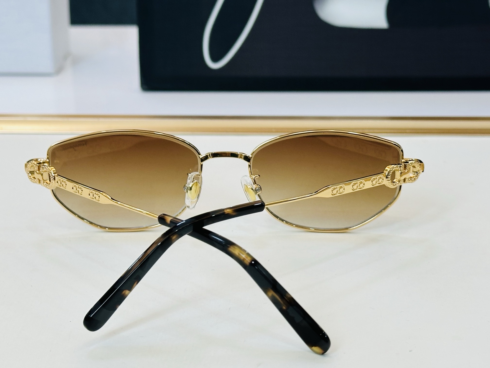 菲拉家 全新设计 SF3052 Size：53口19-145 悠闲 每付都精心制作 👍👍Z非常独特