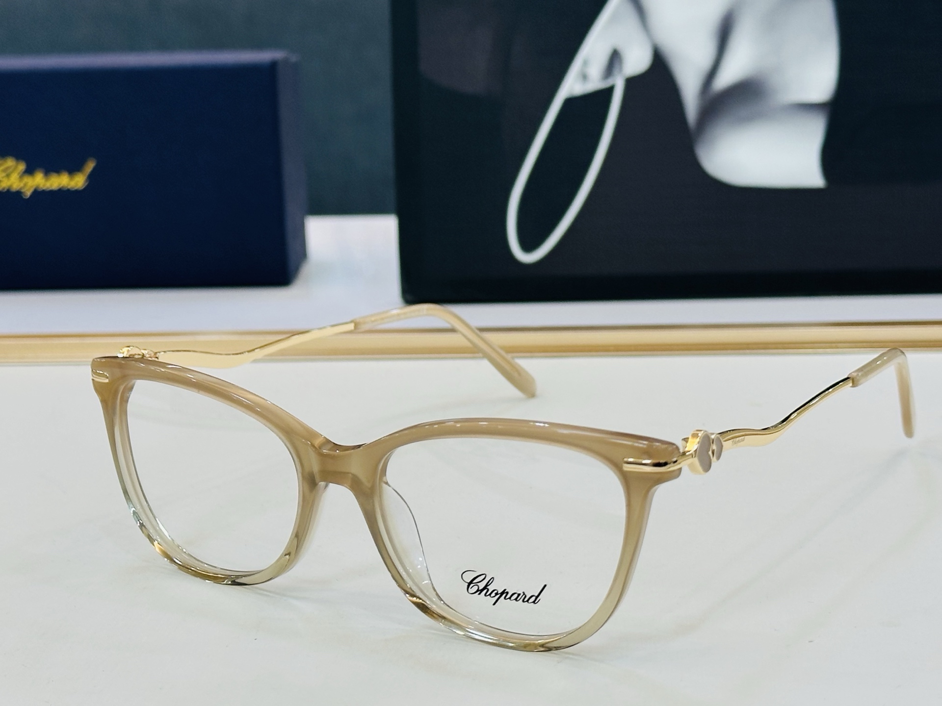 原版 ChoPard肖邦 MODEL: VCHG39S Size：52口17-140 以现代时尚的设计风