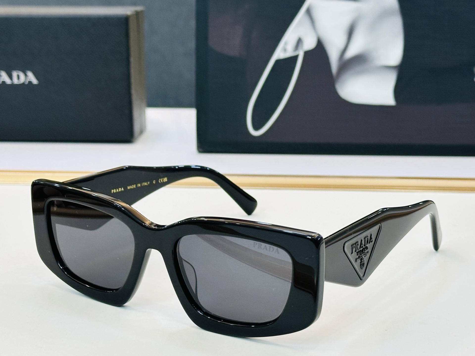 NO:768699,PRAD*Pujia PR2200S Size 54 mouth 20-145 glasses series are exquisitely made to highlight your unique personality. The latest popular models are glasses, sunglasses, sunglasses, glasses, prada, prada19860909PRAD*普家 PR2200S Size54口20-145眼镜系列堪称精湛制作 彰显独特个 b最新推出火爆款 眼镜墨镜太阳镜,眼镜,prada,prada,glasses