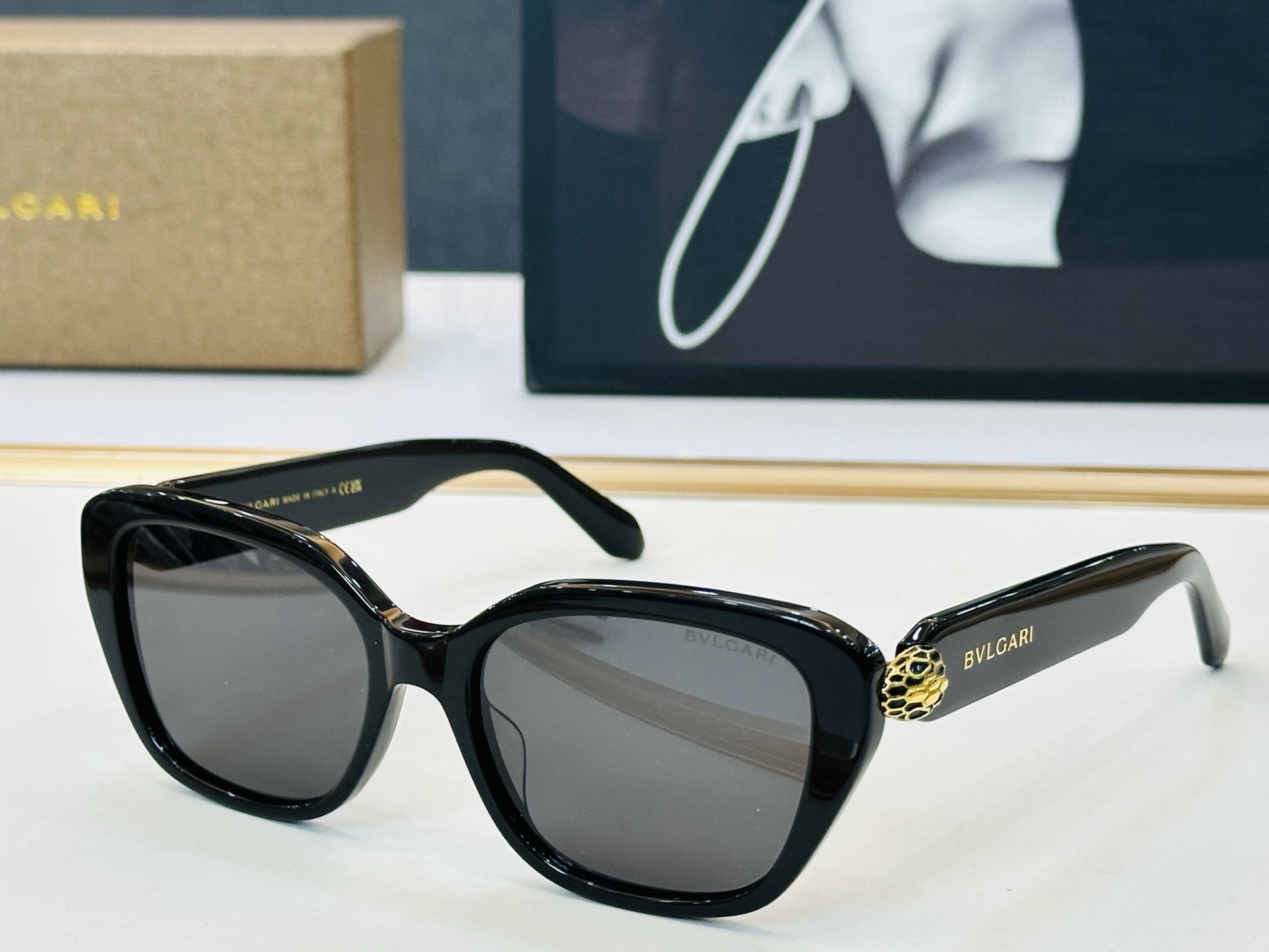 NO:768735,Model is also sold on the official website. Baogejia BV50021 Size 55 mouth 18-148. Definitely buy it. The quality is perfect. b. Essential for going out. Glasses, sunglasses, sunglasses, glasses, bottega veneta19860909款 官网同售 宝格家 BV50021 Size 55口18-148 绝对要买品质非常完美 b出街必备 眼镜墨镜太阳镜,眼镜,bottega veneta,glasses