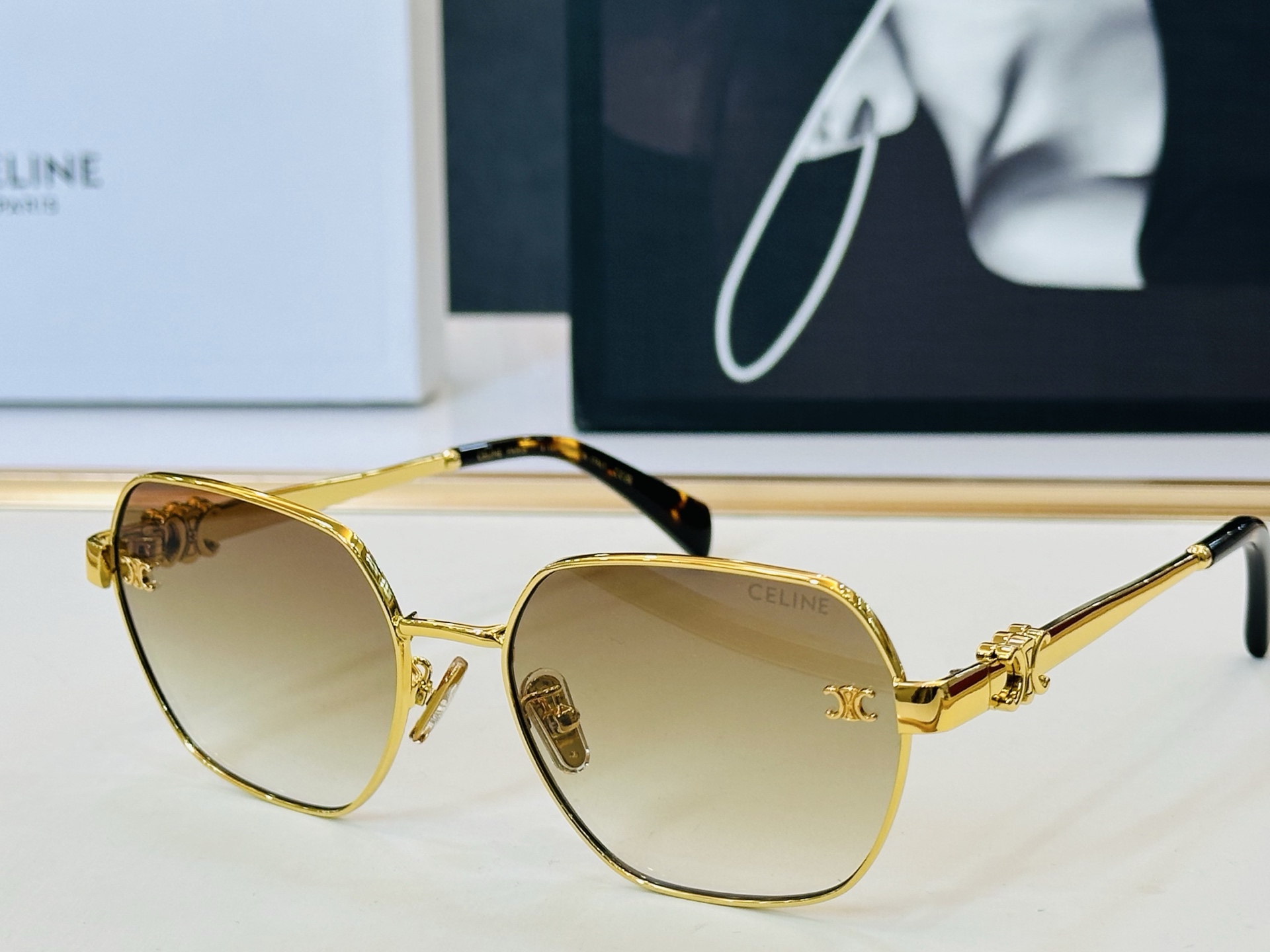 【CELINE】赛琳 CL42133U Size：59口18-145 一直热销的款式 欧美风 光泽度好 
