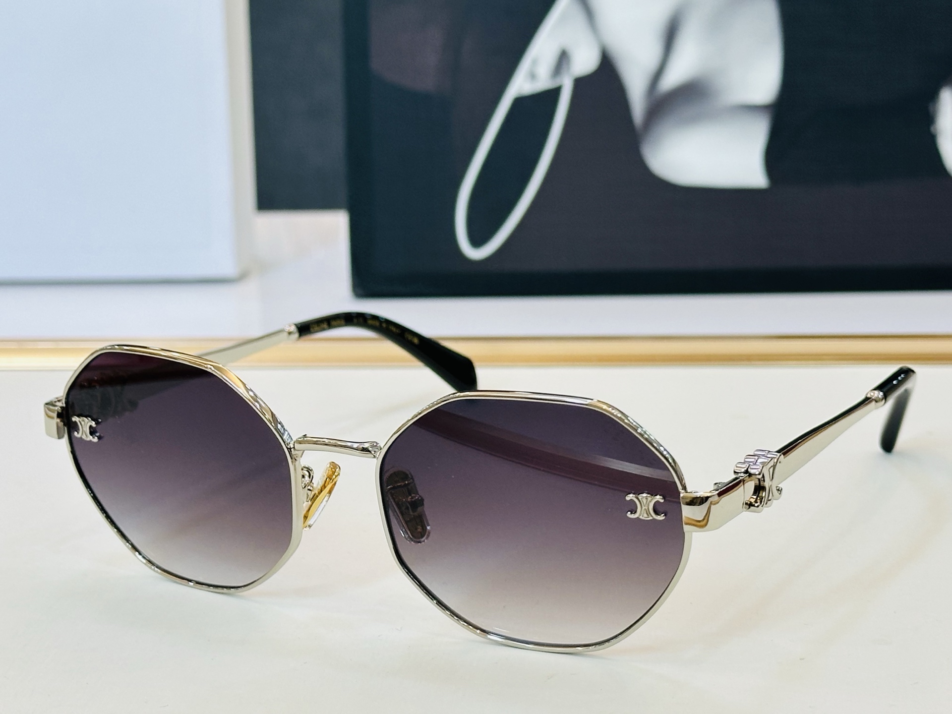 【CELINE】赛琳 CL42132U Size：59口18-145 一直热销的款式 欧美风 光泽度好 