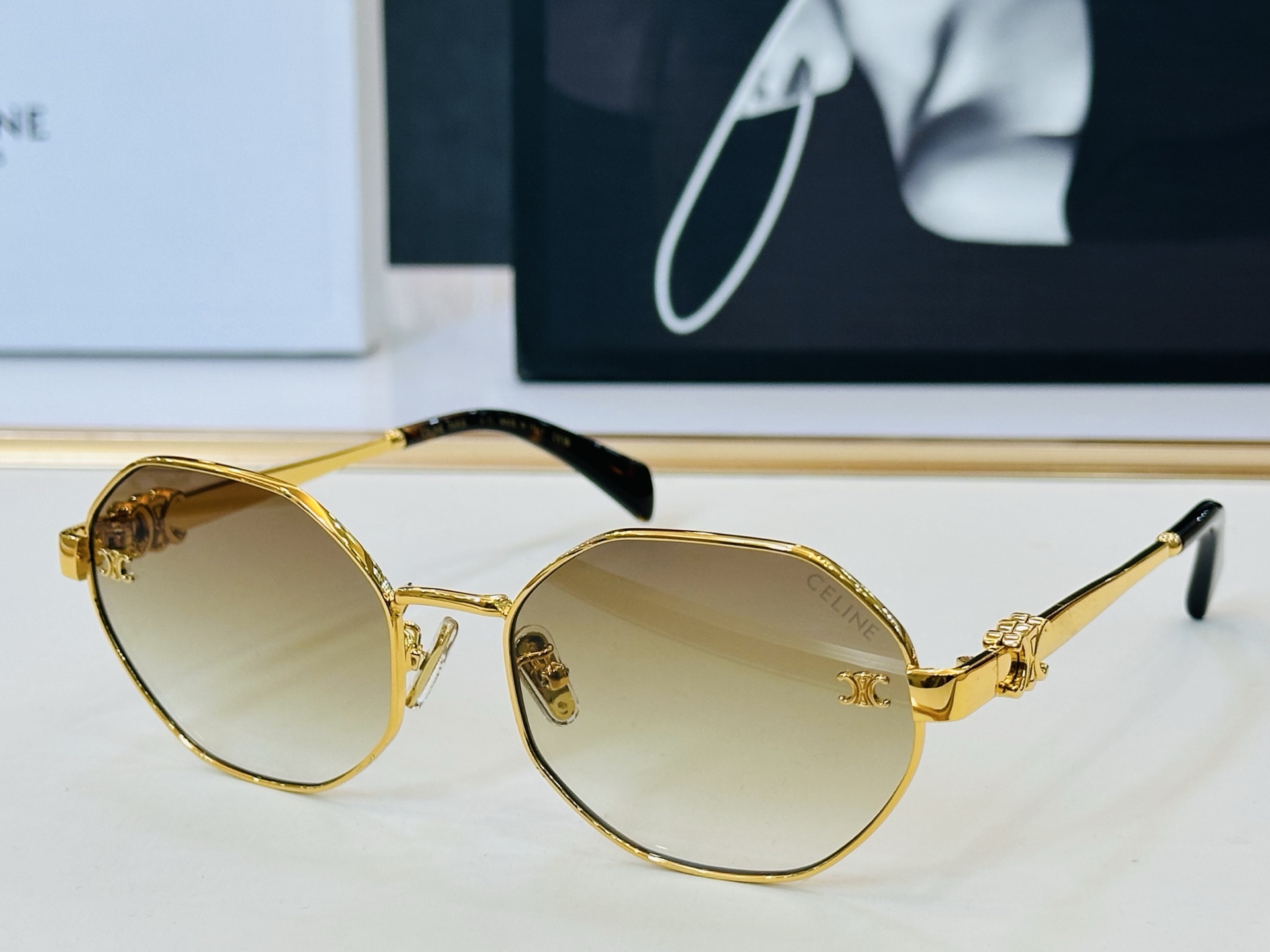 【CELINE】赛琳 CL42132U Size：59口18-145 一直热销的款式 欧美风 光泽度好 